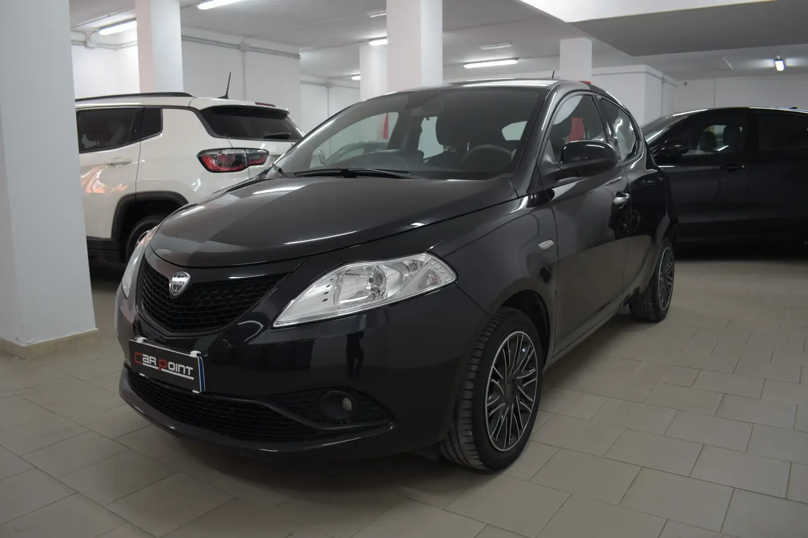 Lancia Ypsilon 1.0 FireFly 5 porte S&S Hybrid Ecochic Gold Noir - 2