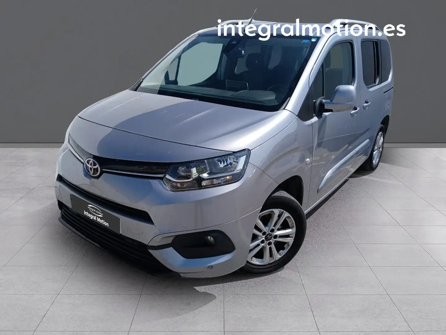 Toyota monovolumen 1.5D 96kW (130CV) Family Active L1 Сірий - 1