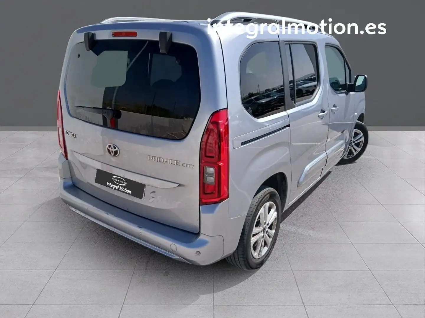 Toyota monovolumen 1.5D 96kW (130CV) Family Active L1 Сірий - 2
