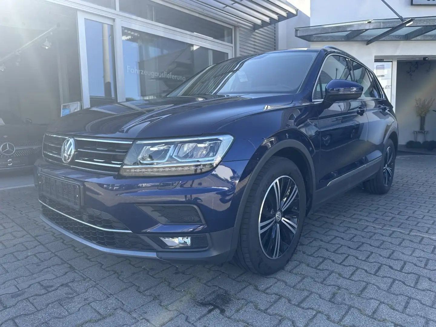 Volkswagen Tiguan 2.0TDI DSG HIGHLINE*LED*PANORAMA*AHK*18-ZOLL Bleu - 2