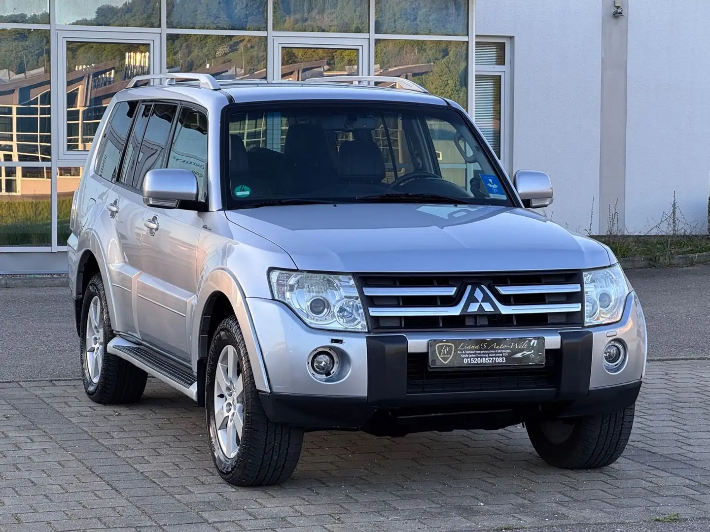 Mitsubishi Pajero 3.2 DI-D Intense Automatik AHK Tüv 05.27 Silber - 1