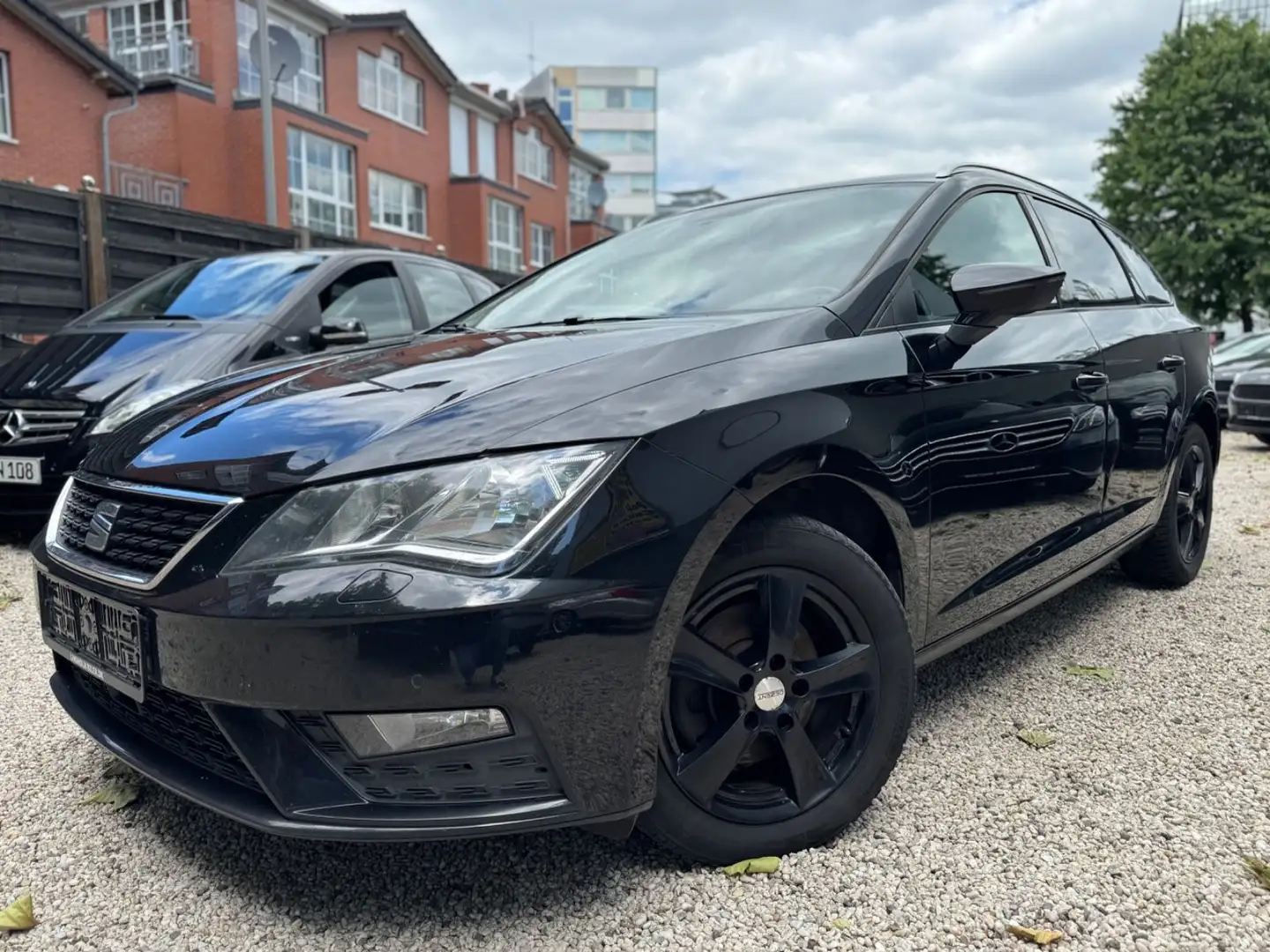 SEAT Leon ST Style/DSG/NAVI/PDC/KLIMATR./TEMP./EURO-6 Schwarz - 1