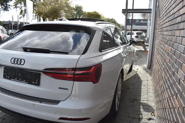 Audi A6 view 12