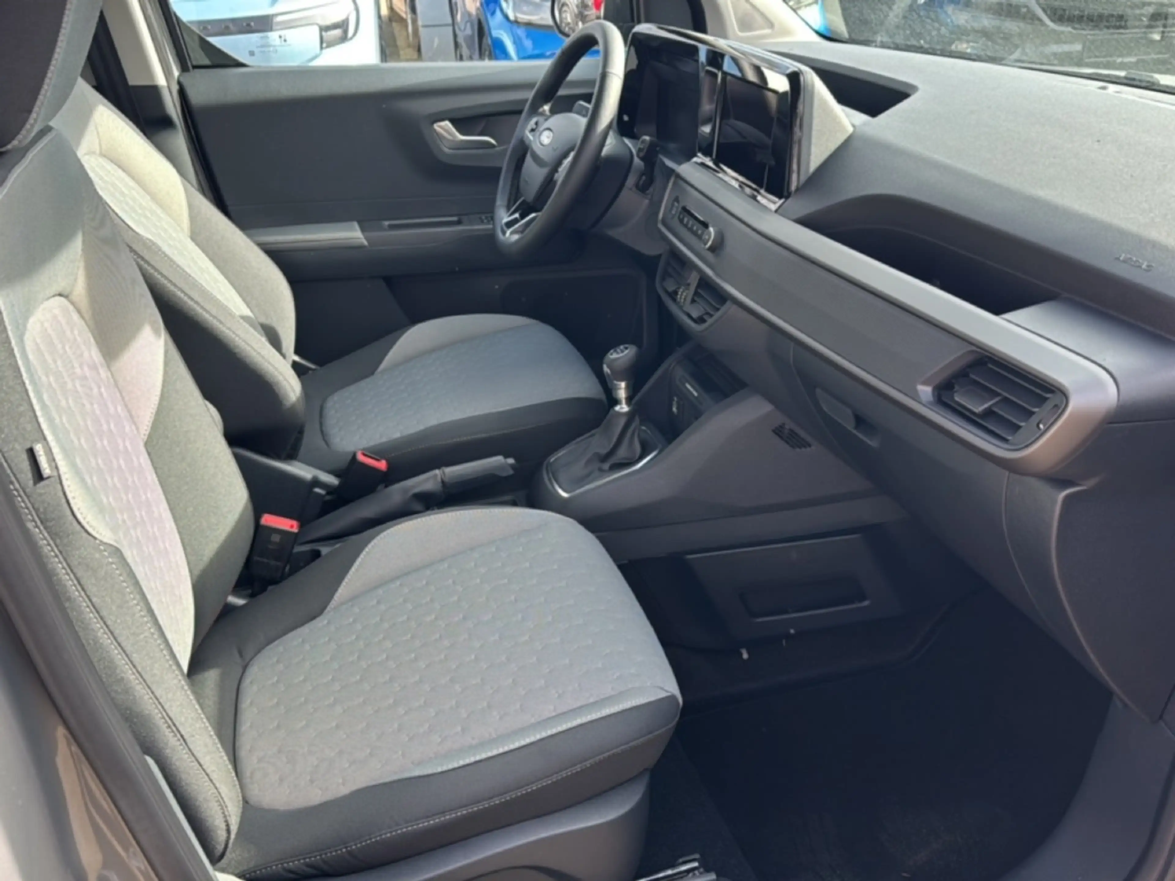 Ford Tourneo Courier TITANIUM NAVI / AHK / WINTER PAKET / FAHRERASSISTE — photo 12