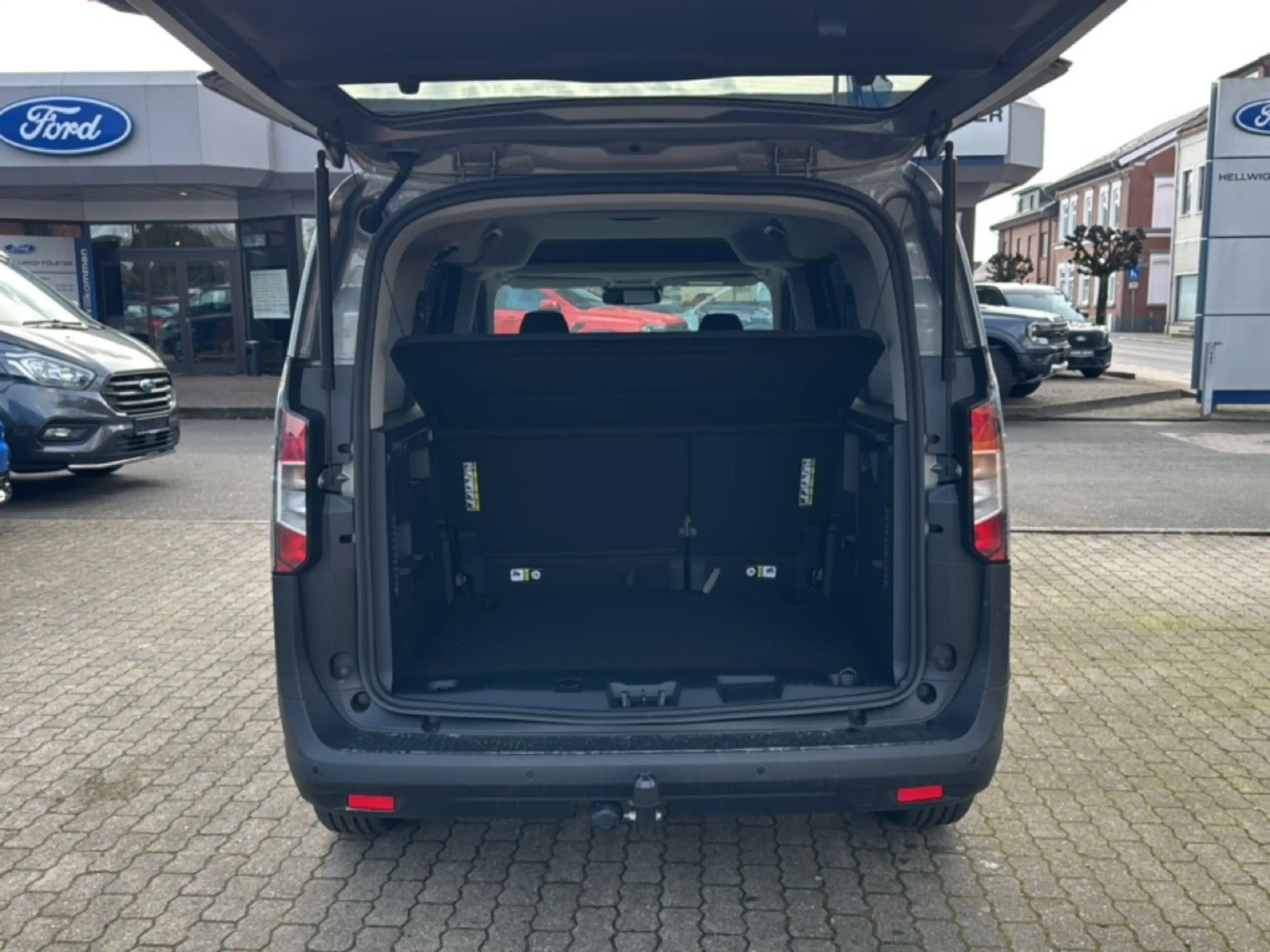 Ford Tourneo Courier TITANIUM NAVI / AHK / WINTER PAKET / FAHRERASSISTE — photo 6