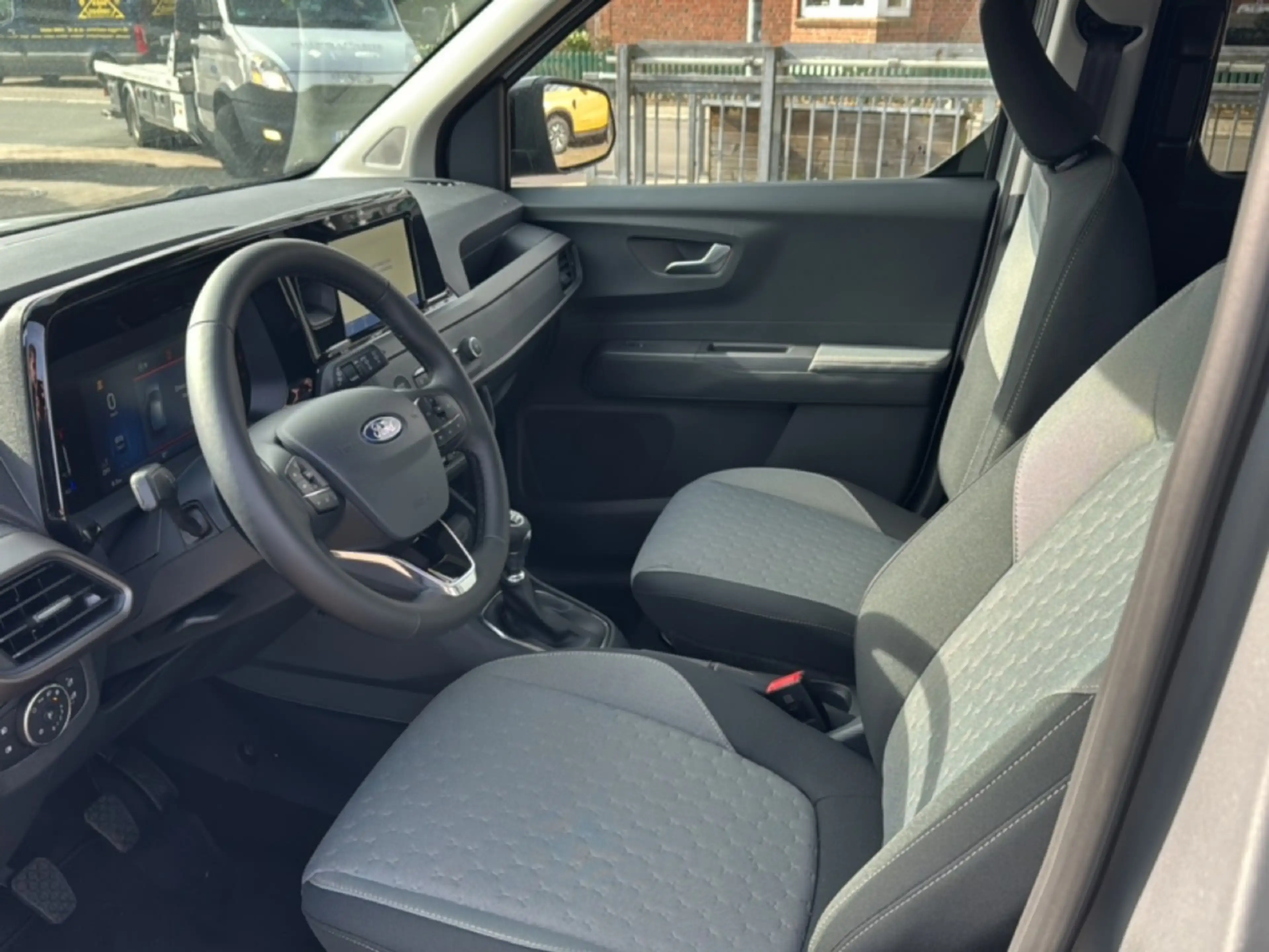 Ford Tourneo Courier TITANIUM NAVI / AHK / WINTER PAKET / FAHRERASSISTE — photo 13