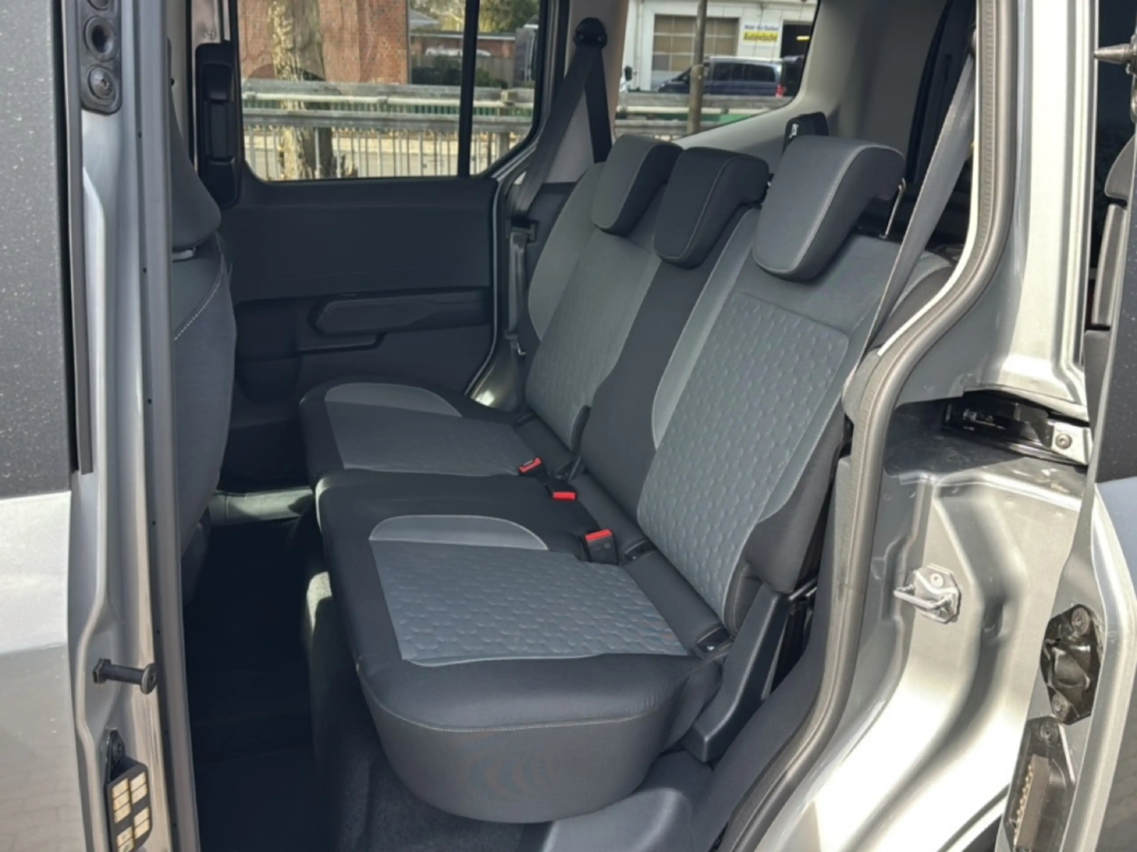 Ford Tourneo Courier TITANIUM NAVI / AHK / WINTER PAKET / FAHRERASSISTE — photo 14