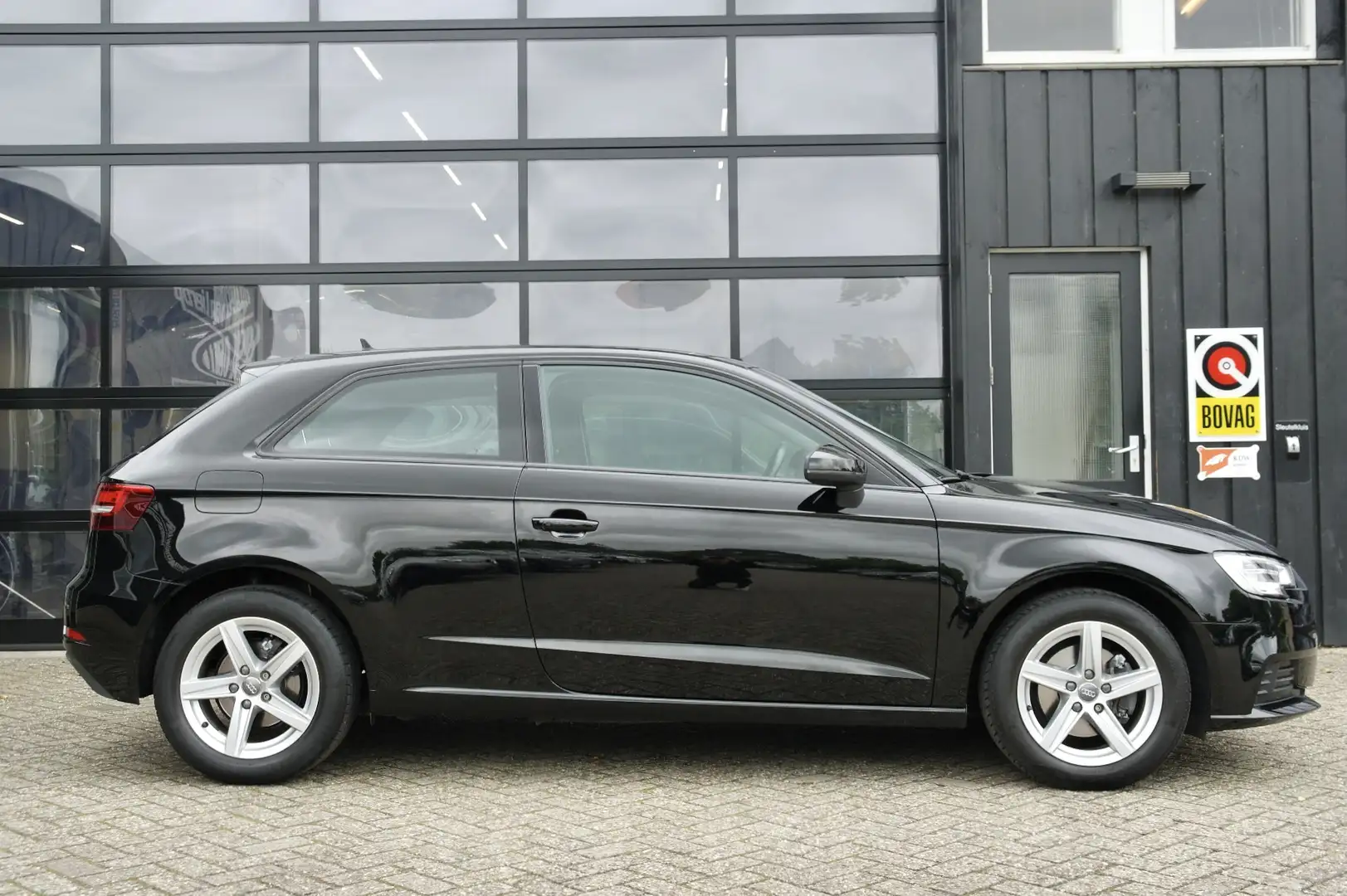 Audi A3 1.0 TFSI Pro Line / NL-Auto / Cruise / LED / Trekh Zwart - 2