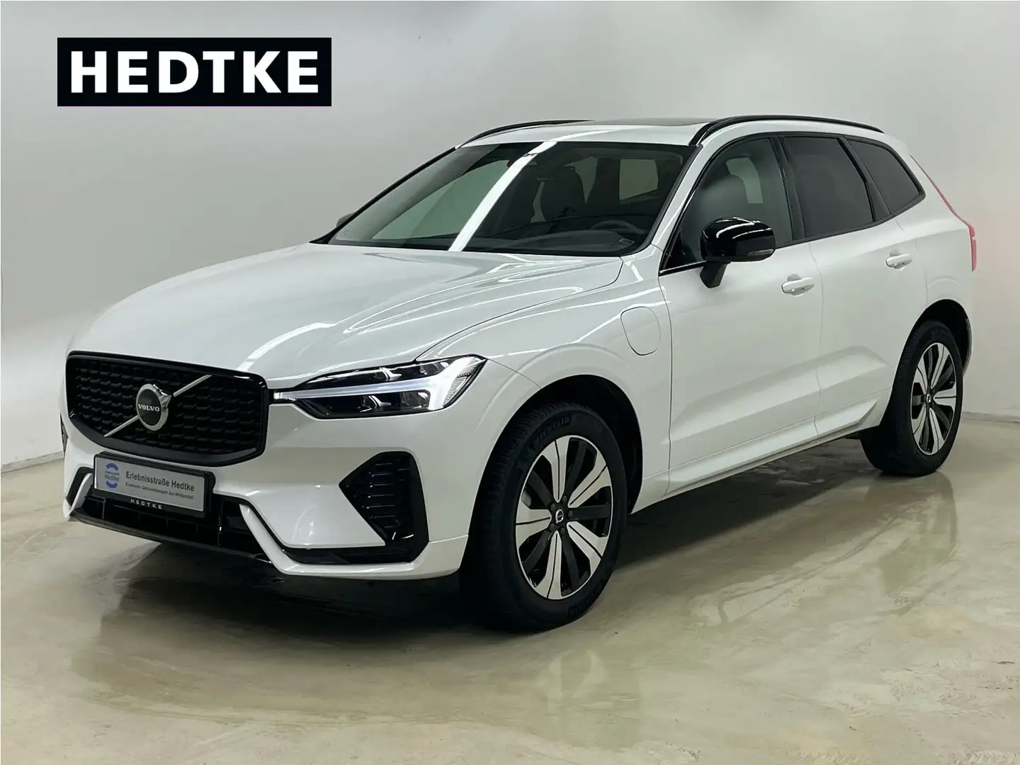 Volvo XC60 T6 Recharge AWD Plus Dark 19"+H&K+ACC Biały - 1