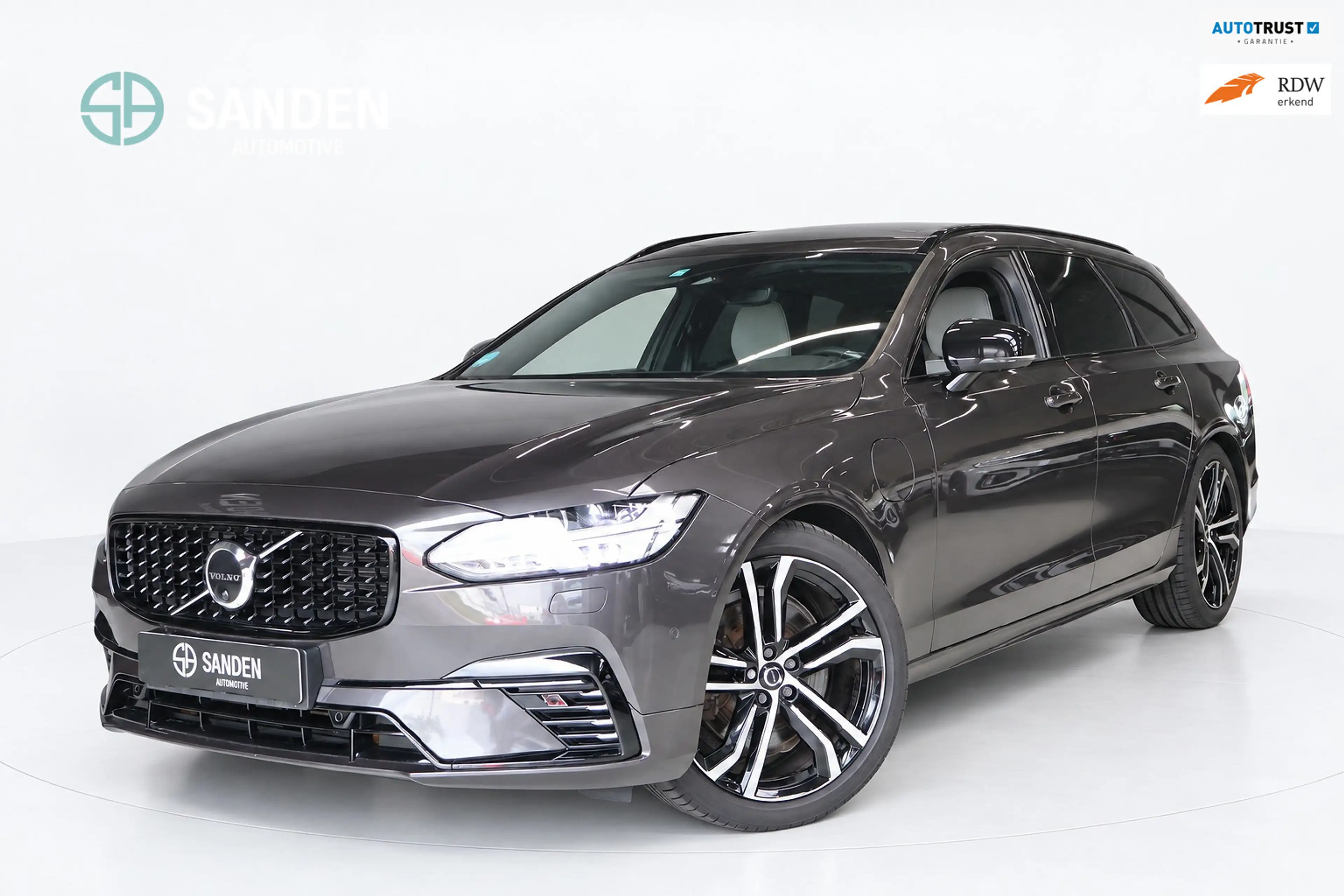 Volvo V90 2.0 T8 Plug-in hybrid AWD Plus Dark|Full options|A