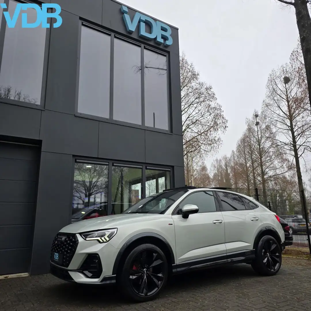 Audi Q3 Sportback 35 TFSI S-Line BLACK STYLE TAUSSILVER PA Gris - 2