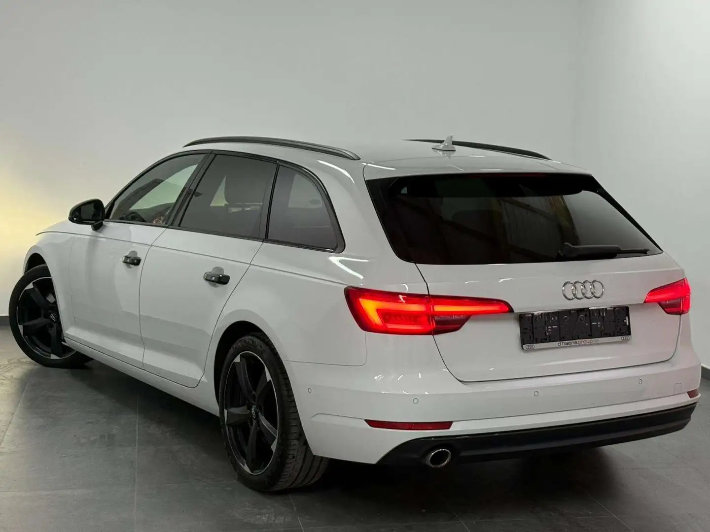 Audi A4 Avant 2.0 TDi S line - Boite Auto - Cuir - LED Blanc - 2