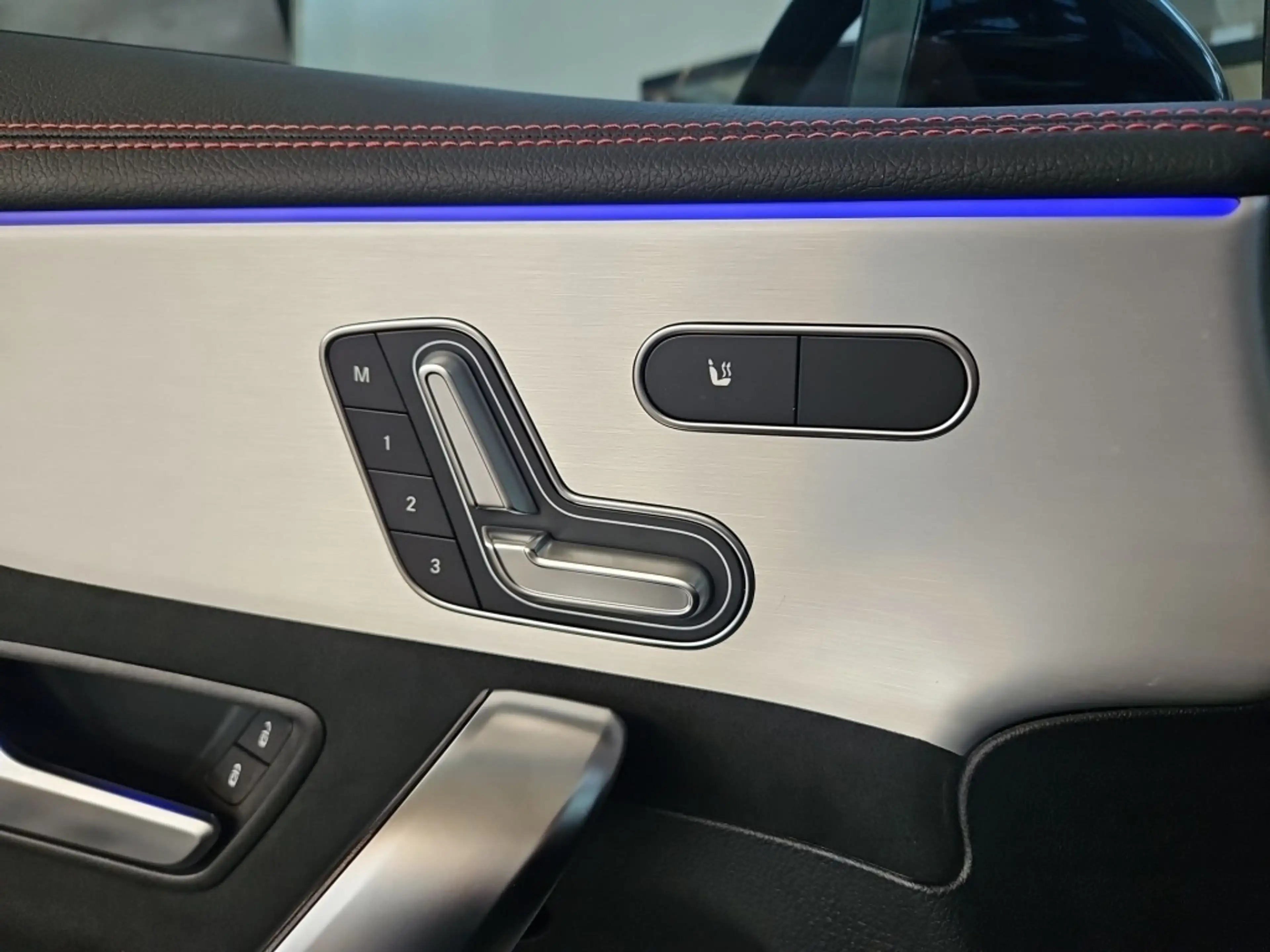 Mercedes-Benz CLA 200 Coupé AMG Night AHK Pano LED 360 Memory — photo 13