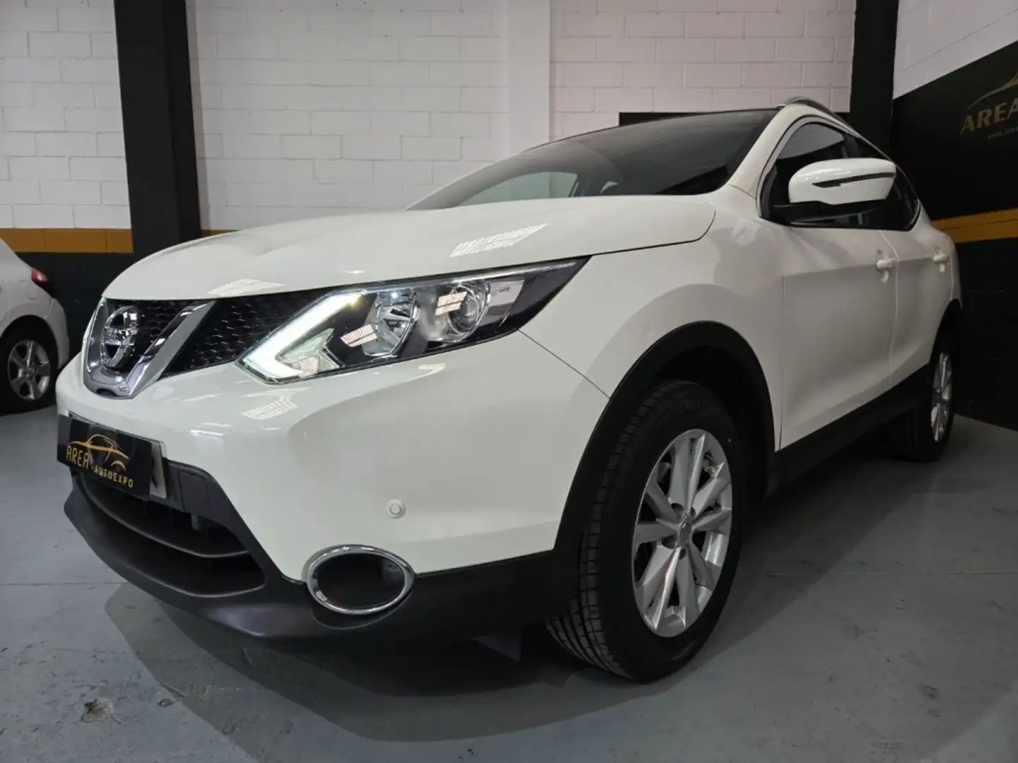 Nissan Qashqai 1.2 DIG-T Acenta 4x2 Weiß - 1
