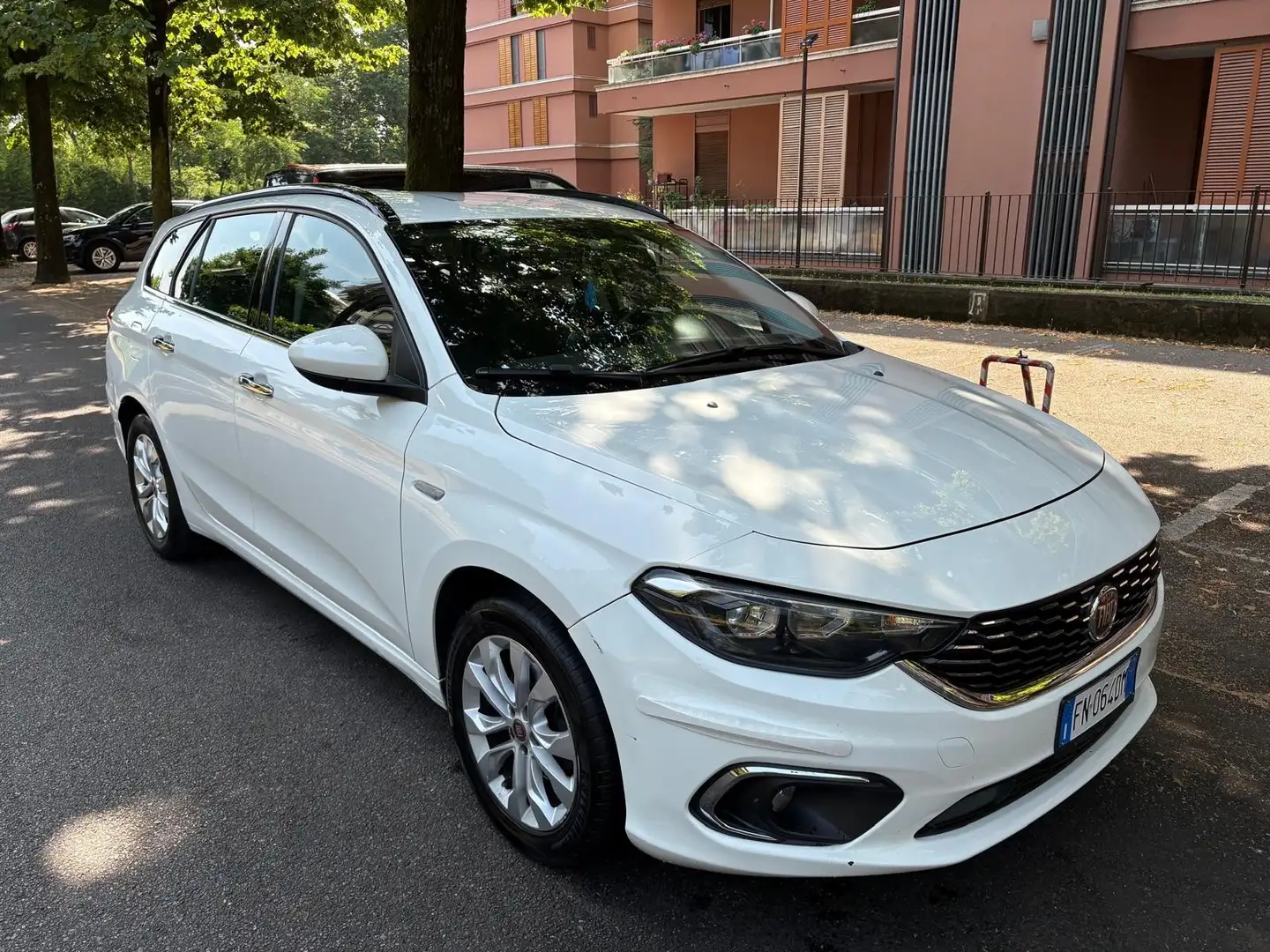 Fiat Tipo 1.6 Mjt S&S DCT SW Lounge Weiß - 1