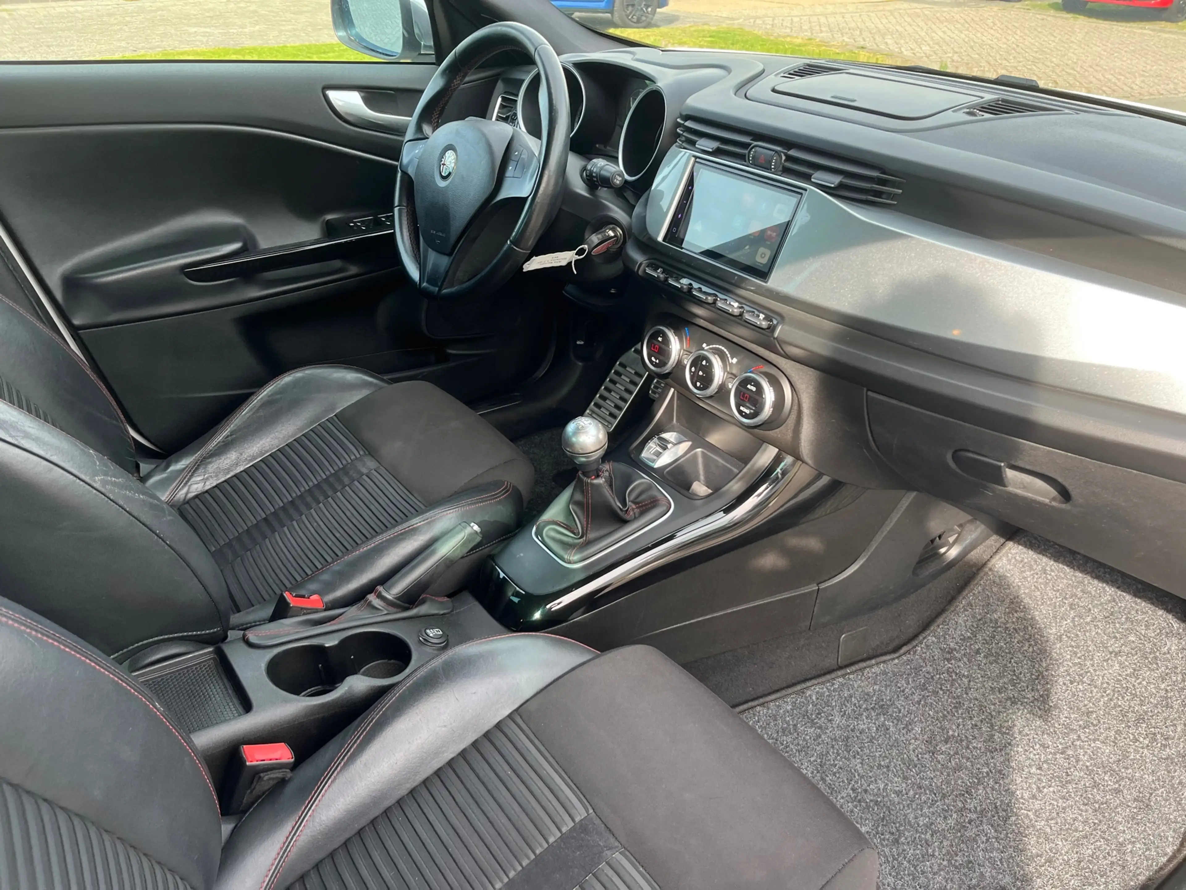 Alfa Romeo Giulietta 1.7 TBi Quadrifoglio Verde BJ 2011 — photo 6
