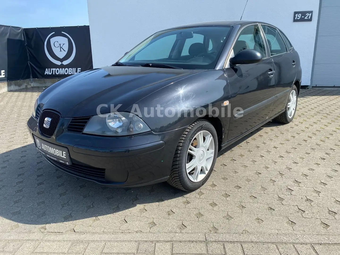 SEAT Ibiza 5-trg. Reference 1.4 Benzin Schwarz - 1