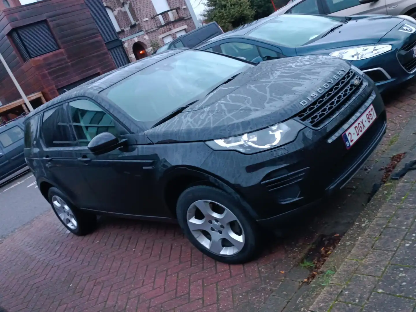 Land Rover Discovery Sport TD4 HSE Zwart - 1