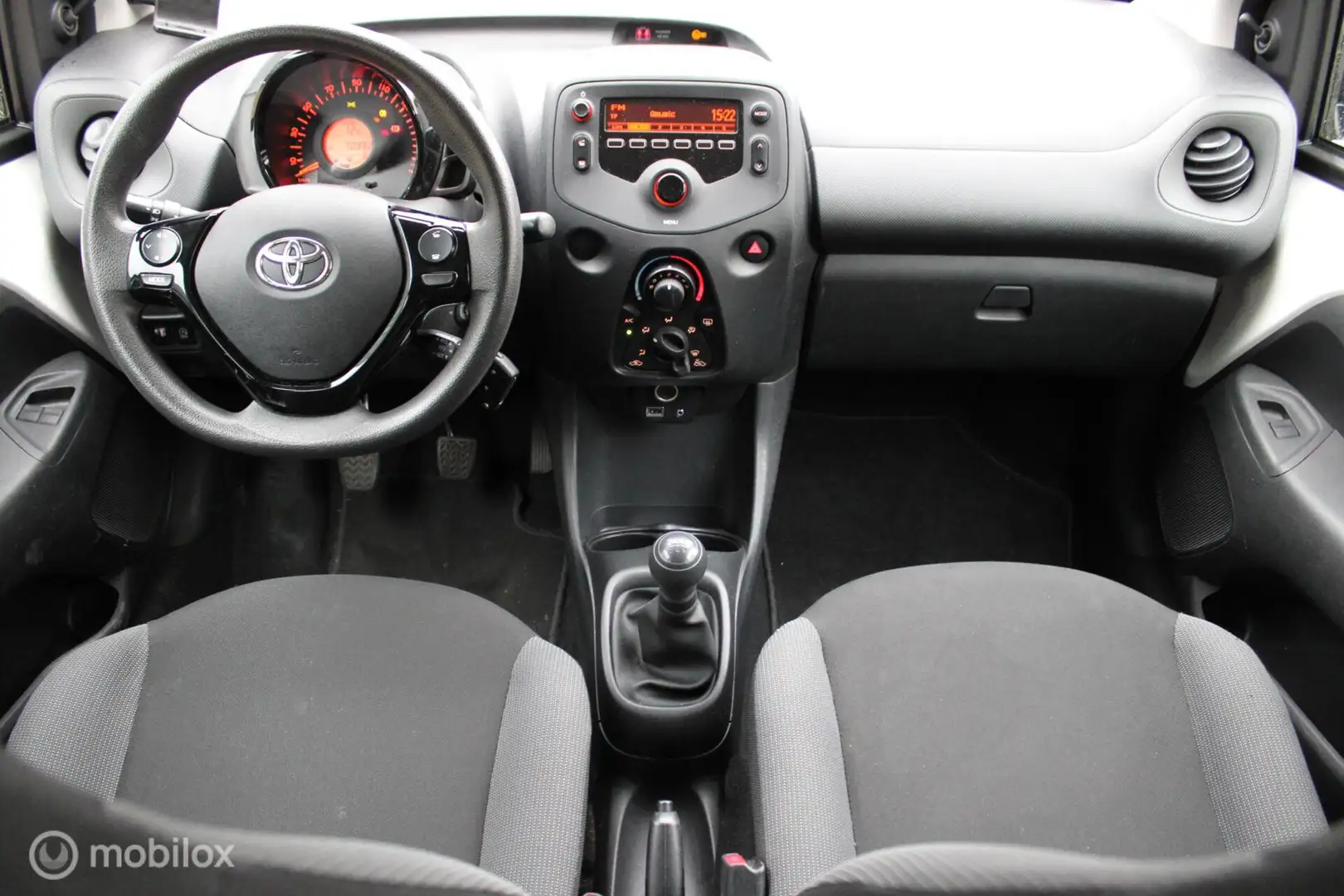 Toyota Aygo 1.0 VVT-i x-fun, 5-Drs, Bleutooth, Airco, DAB, Mul Blanc - 2