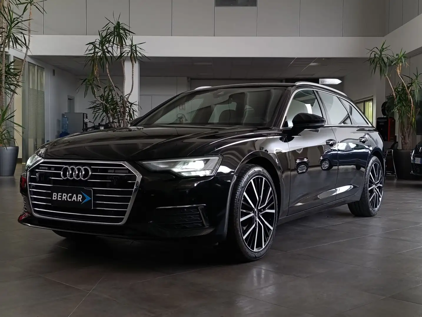 Audi A6 Avant 45 3.0 TDI quattro tiptronic Business Design Zwart - 1