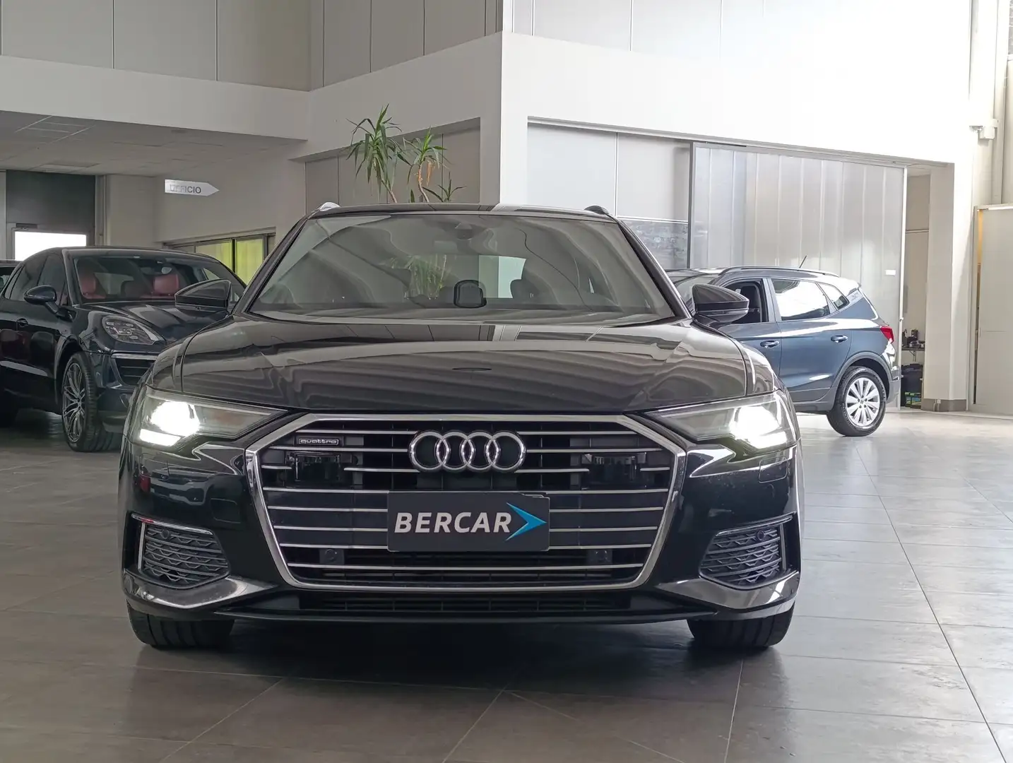 Audi A6 Avant 45 3.0 TDI quattro tiptronic Business Design Zwart - 2