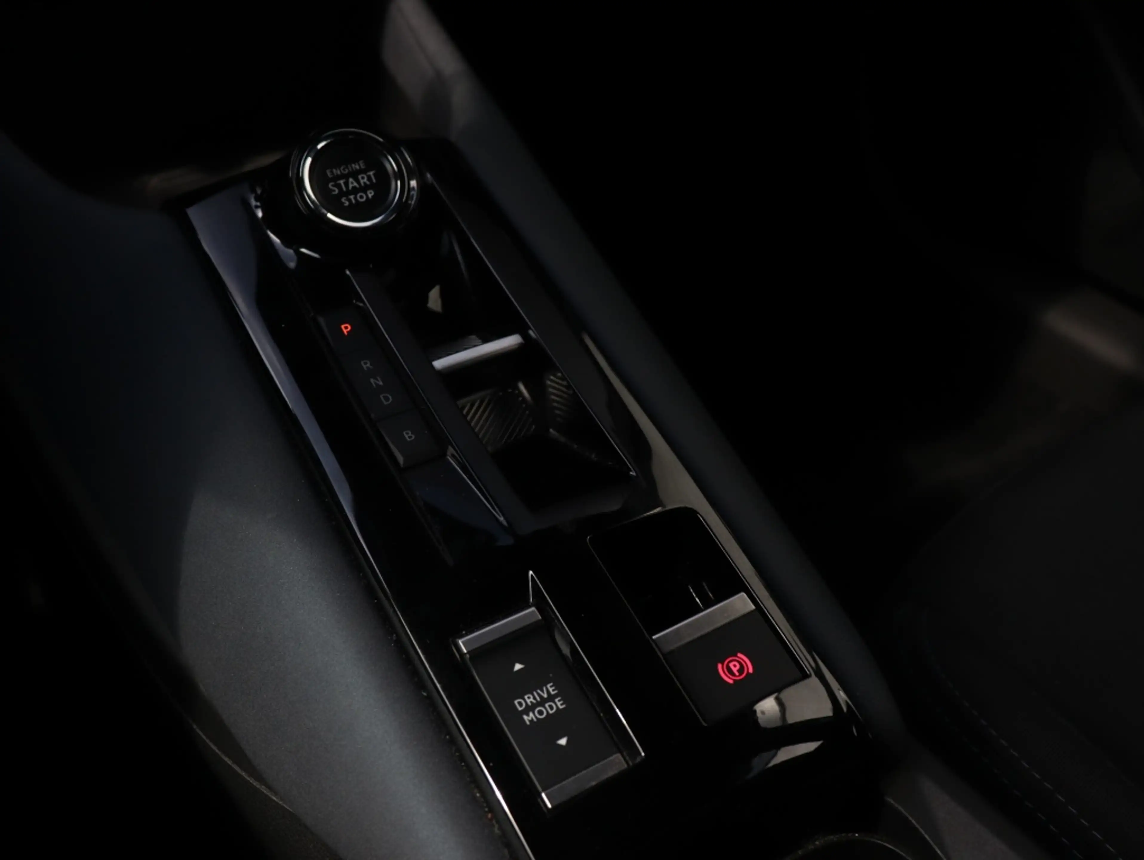 Alfa Romeo Junior Elettrica 54 kWh | Carplay | Clima | Cruise | LED — photo 9