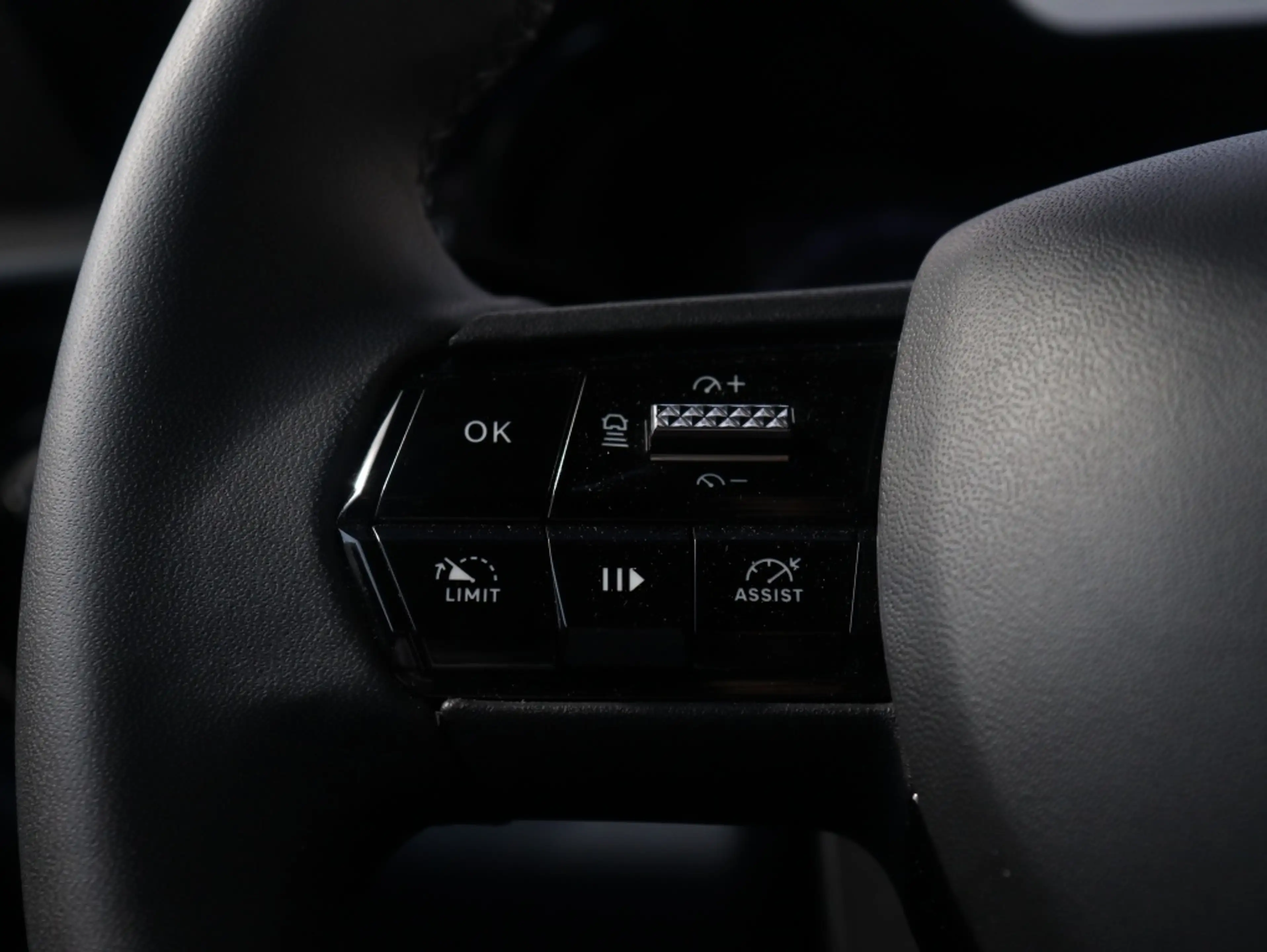 Alfa Romeo Junior Elettrica 54 kWh | Carplay | Clima | Cruise | LED — photo 11