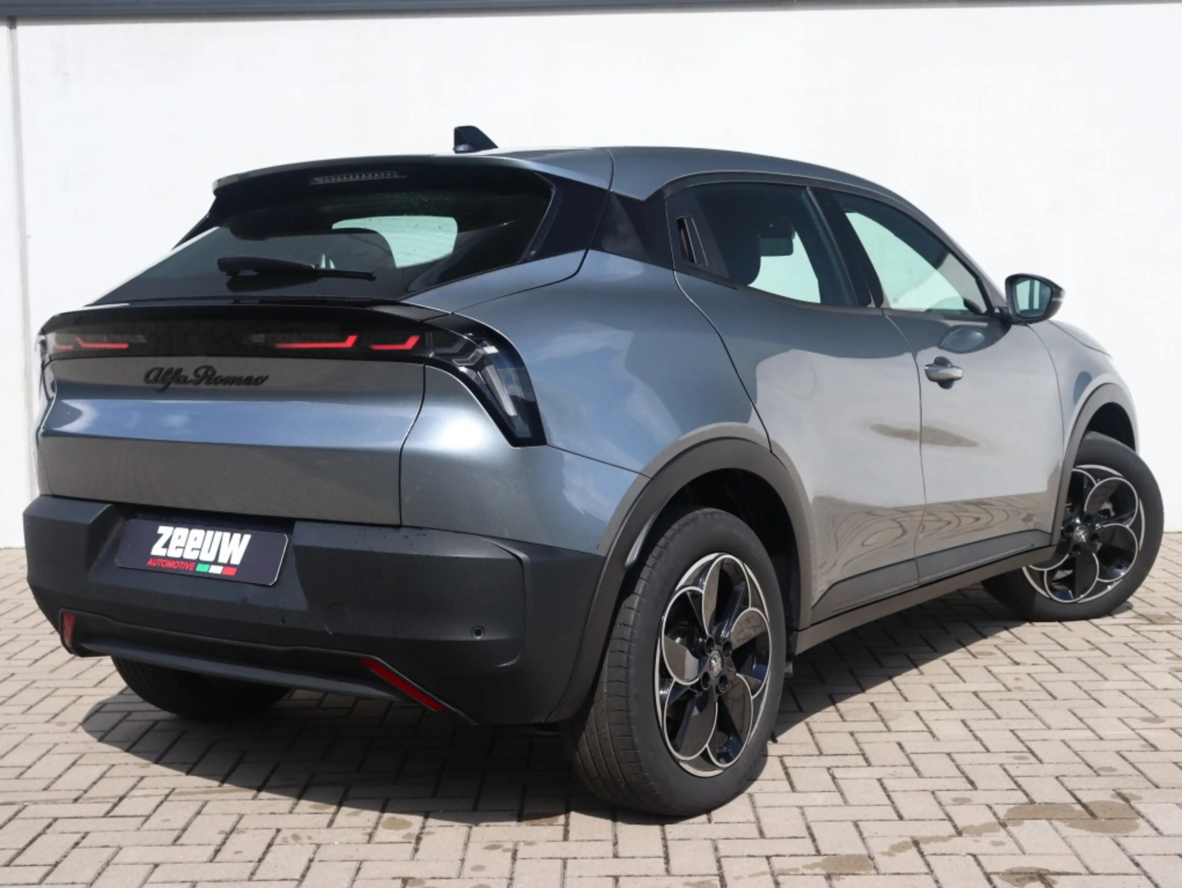 Alfa Romeo Junior Elettrica 54 kWh | Carplay | Clima | Cruise | LED — photo 2
