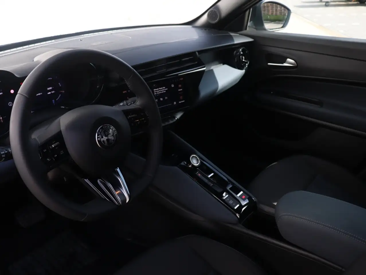 Alfa Romeo Junior 2025