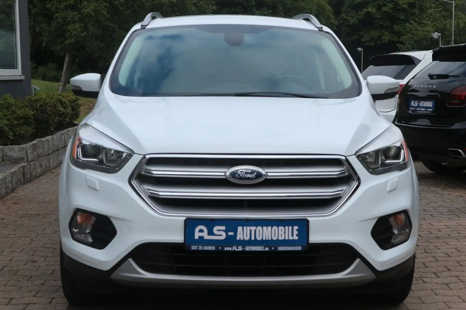 Ford Kuga Titanium *1.HAND/NAVI/TEMPO/PDC/SHZ/AHK* Biały - 2