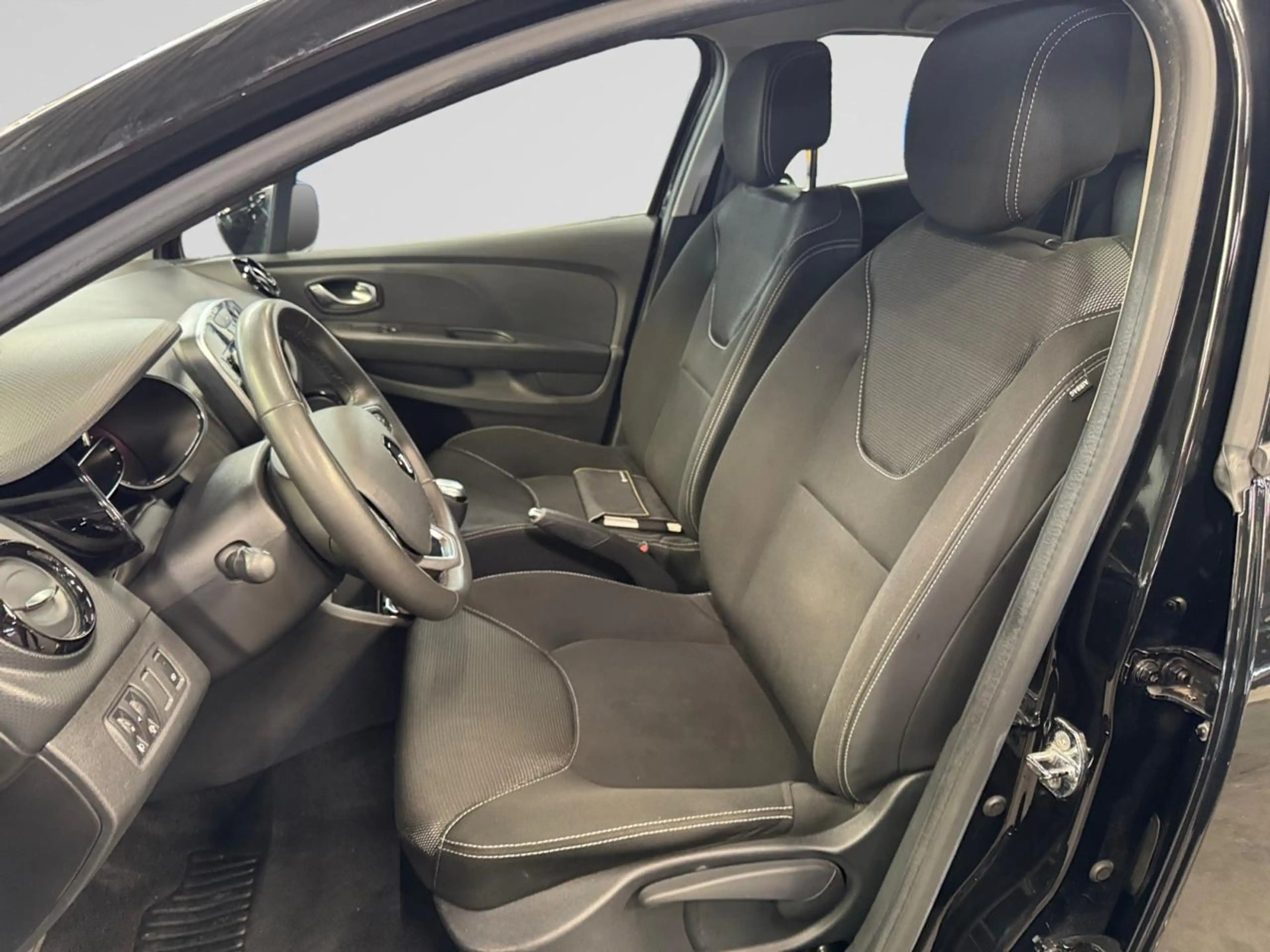 Renault Clio Clio 0.9 TCe Zen (EU6c) — photo 9
