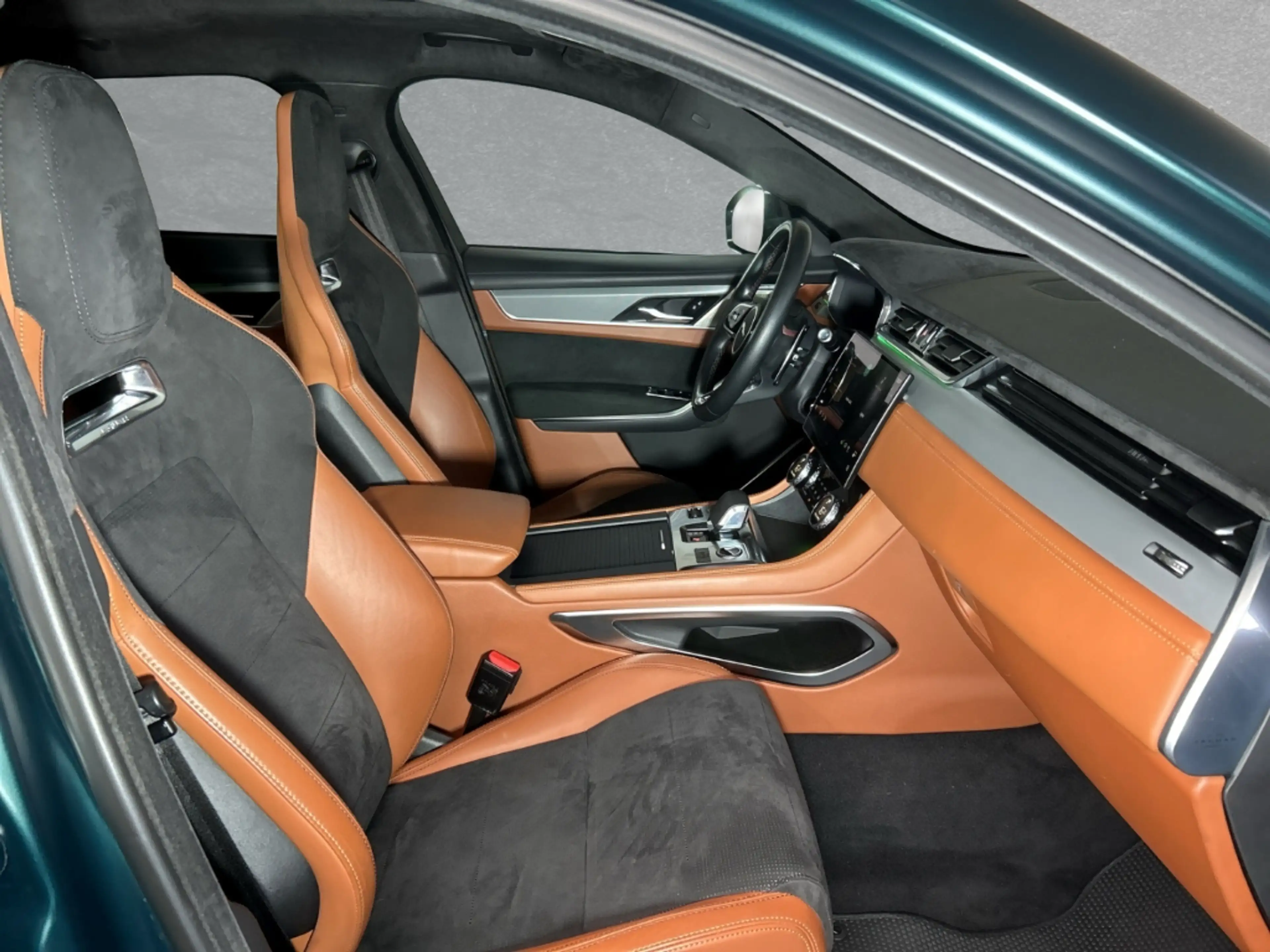 Jaguar F-Pace AWD P550 SVR Pano SVO Matt — photo 3