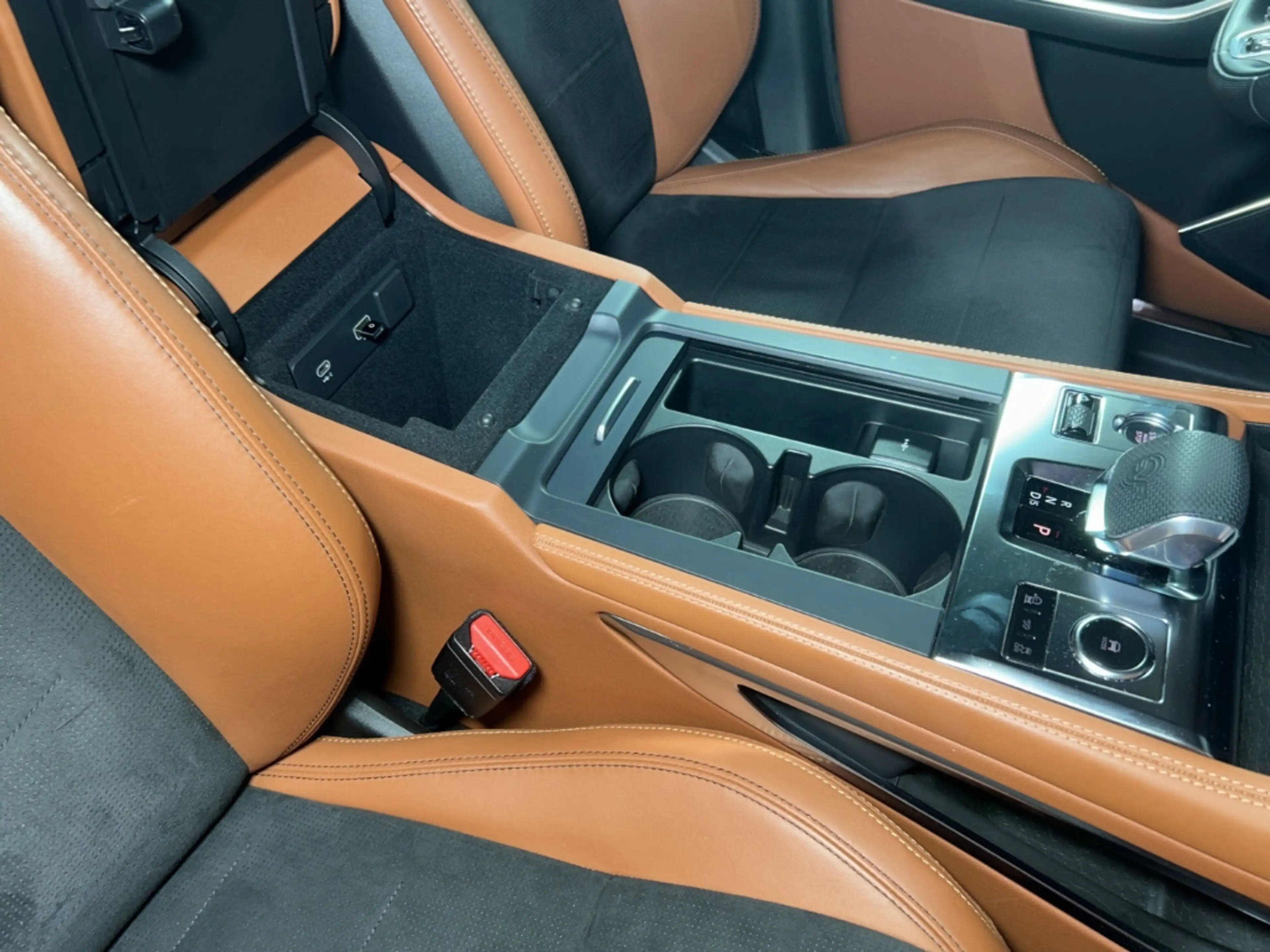 Jaguar F-Pace AWD P550 SVR Pano SVO Matt — photo 15