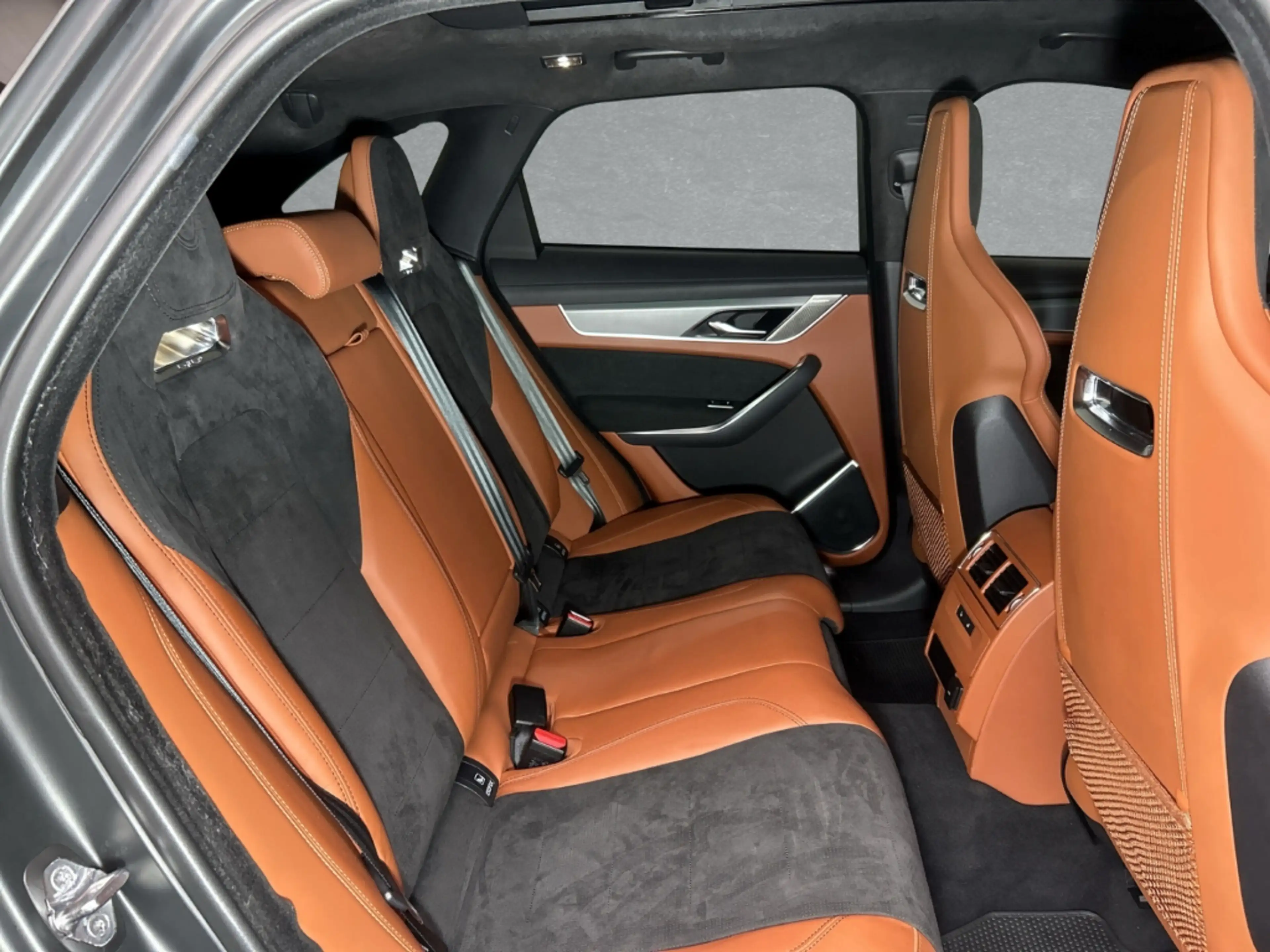 Jaguar F-Pace AWD P550 SVR Pano SVO Matt — photo 5