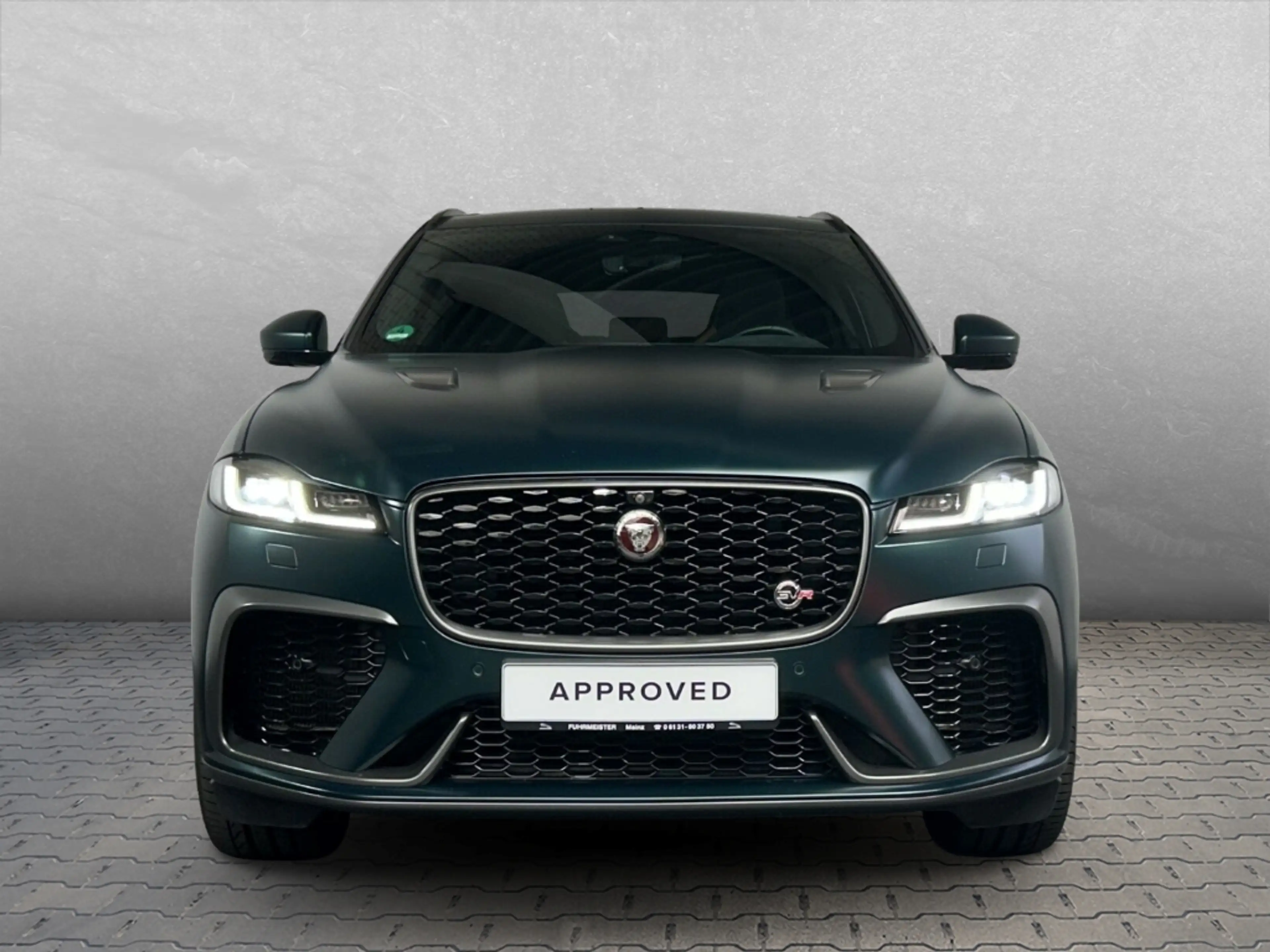 Jaguar F-Pace AWD P550 SVR Pano SVO Matt — photo 8