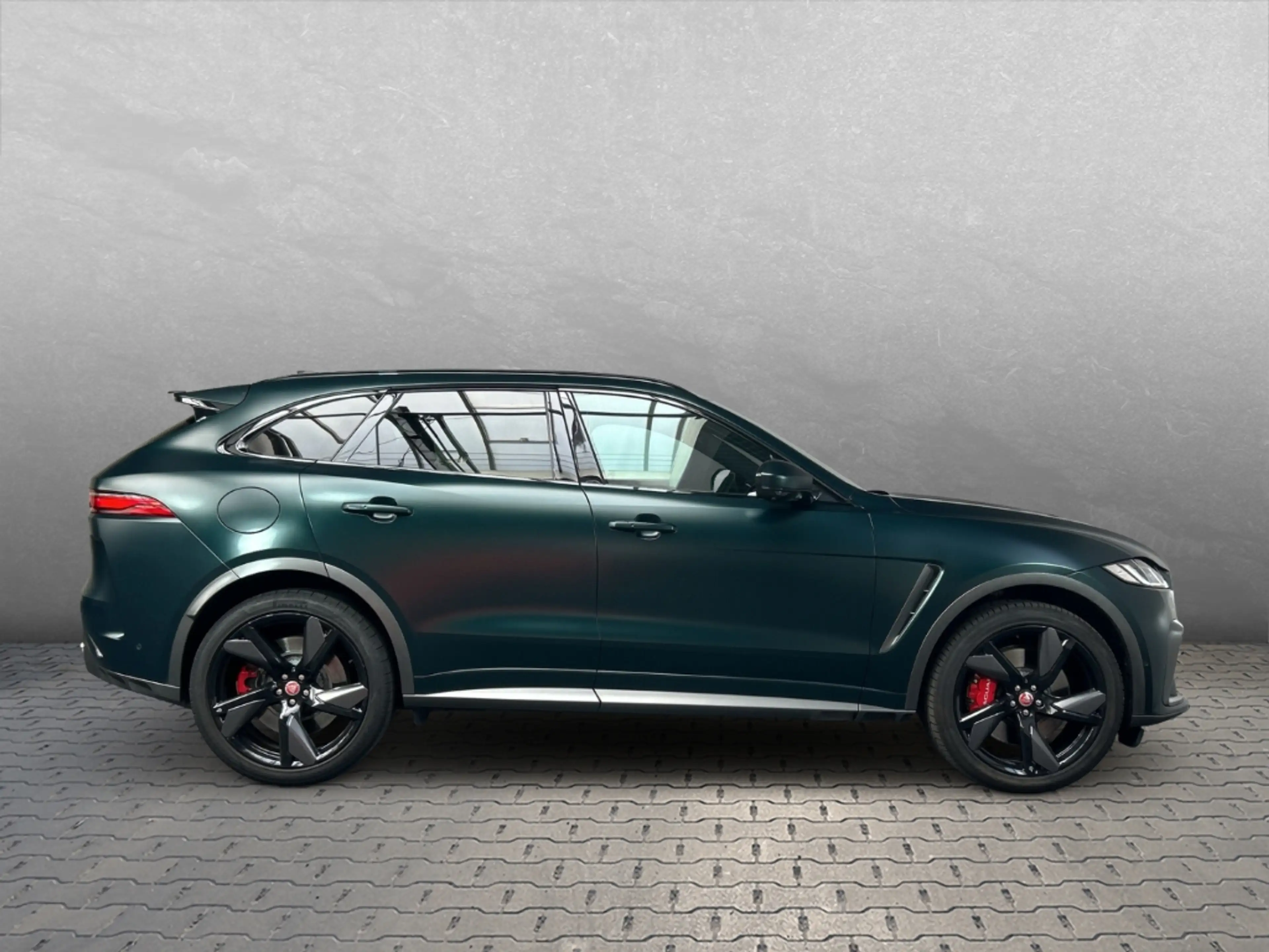 Jaguar F-Pace AWD P550 SVR Pano SVO Matt — photo 6