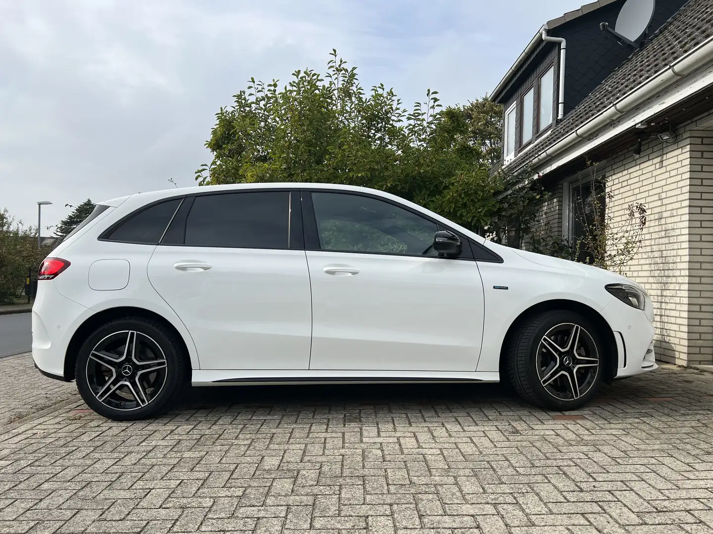 Mercedes-Benz B 250 e 8G-DCT AMG Line - 2