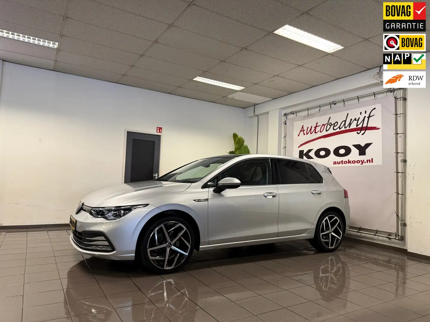 Volkswagen Golf 1.5 eTSI Style * NL Auto / Automaat / Panoramadak Gris - 1
