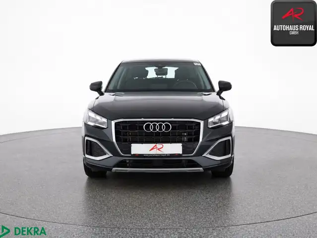 Audi Q2 view 8