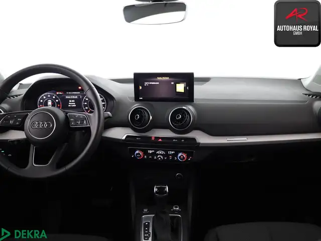 Audi Q2 view 9