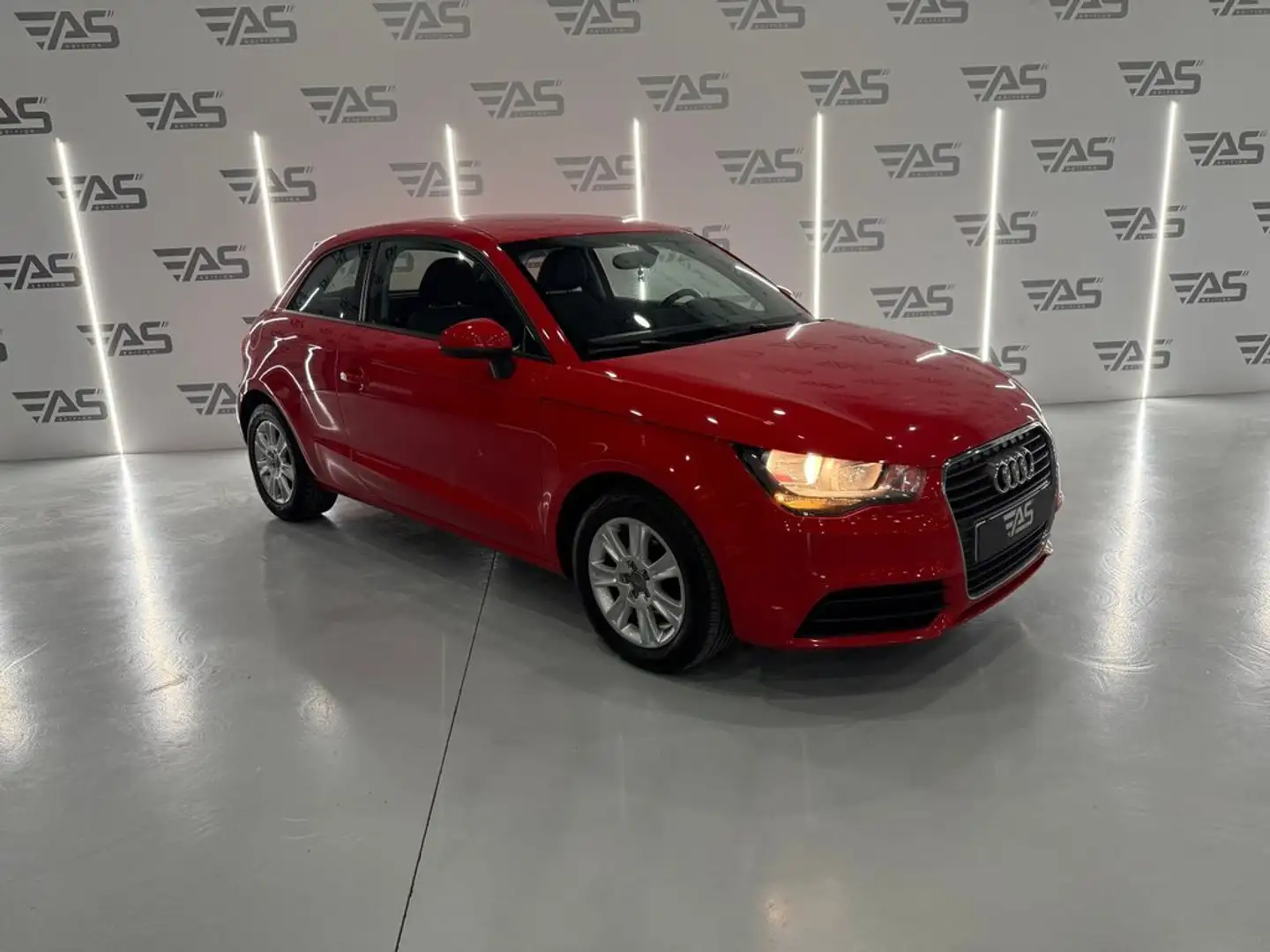 Audi A1 1.6 TDI 90cv Adrenalin Rojo - 2