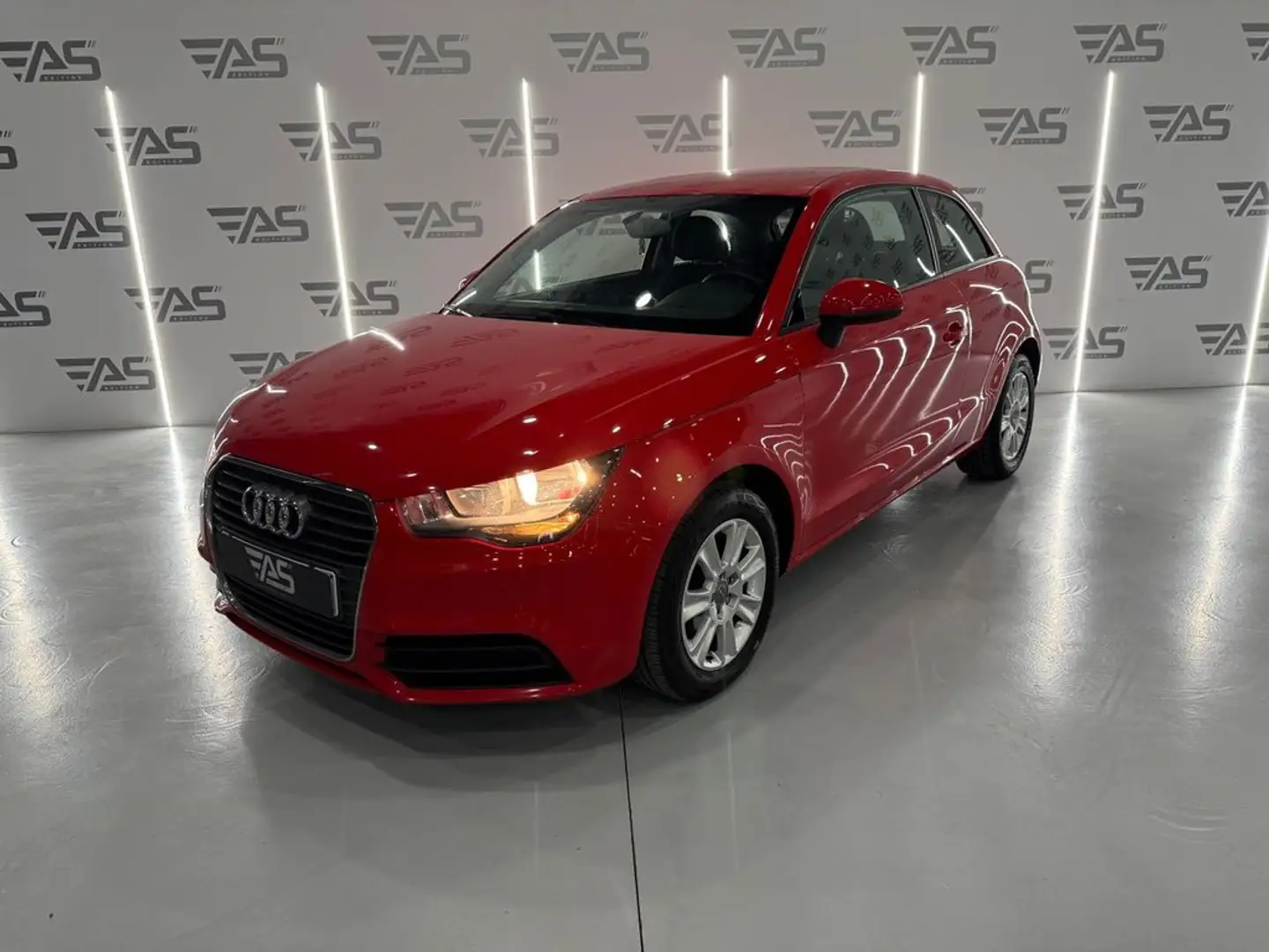 Audi A1 1.6 TDI 90cv Adrenalin Rojo - 1