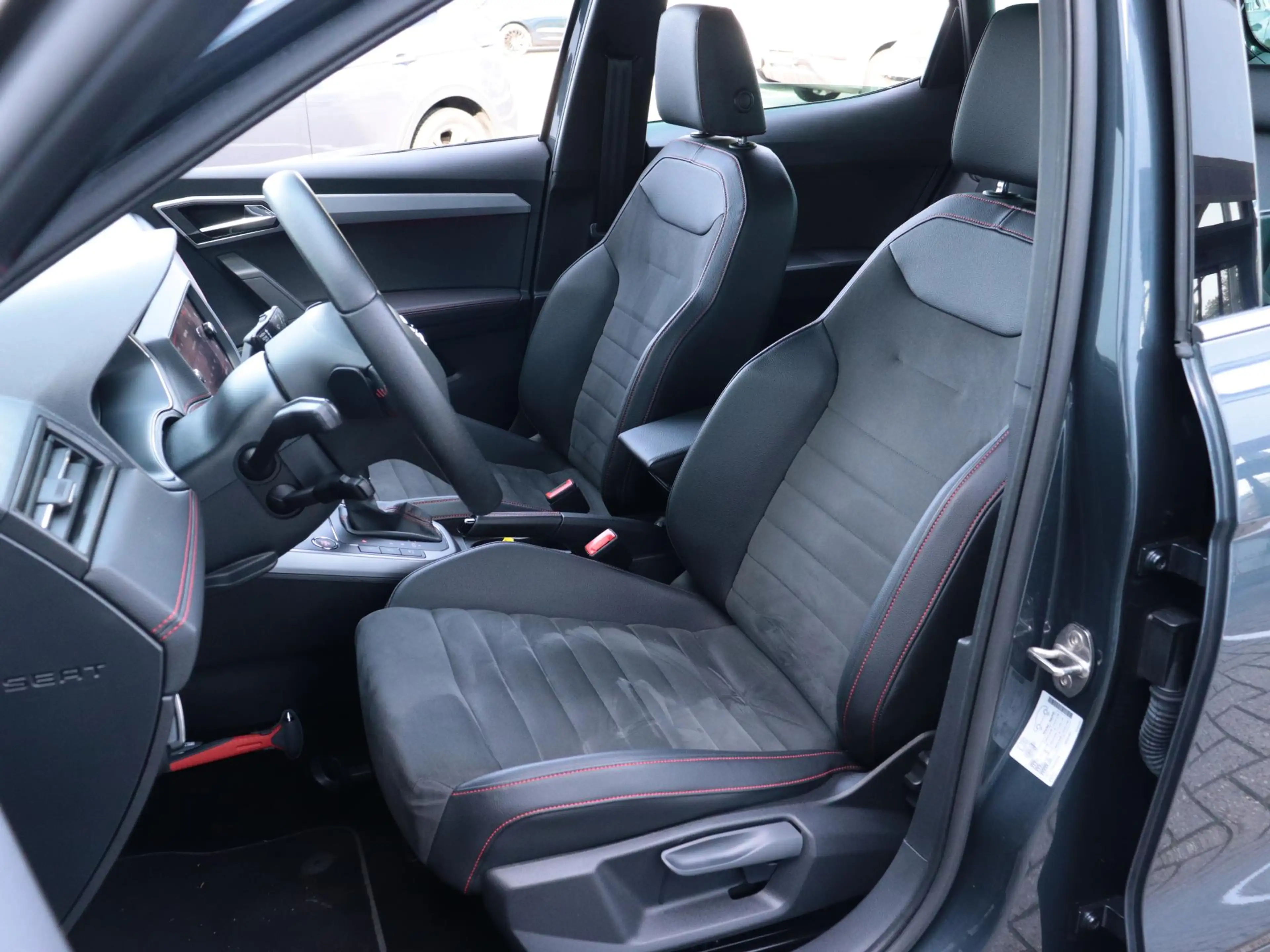 SEAT Arona 1.0 TSI FR Limited Edition | Keyless | Camera | AC — photo 8