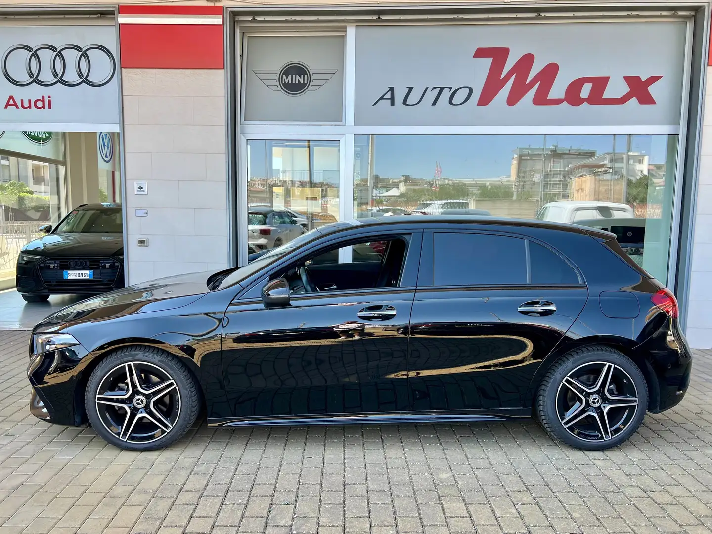 Mercedes-Benz A 180 d AMG Line Premium auto Motore 2000 Mercedes Negro - 2