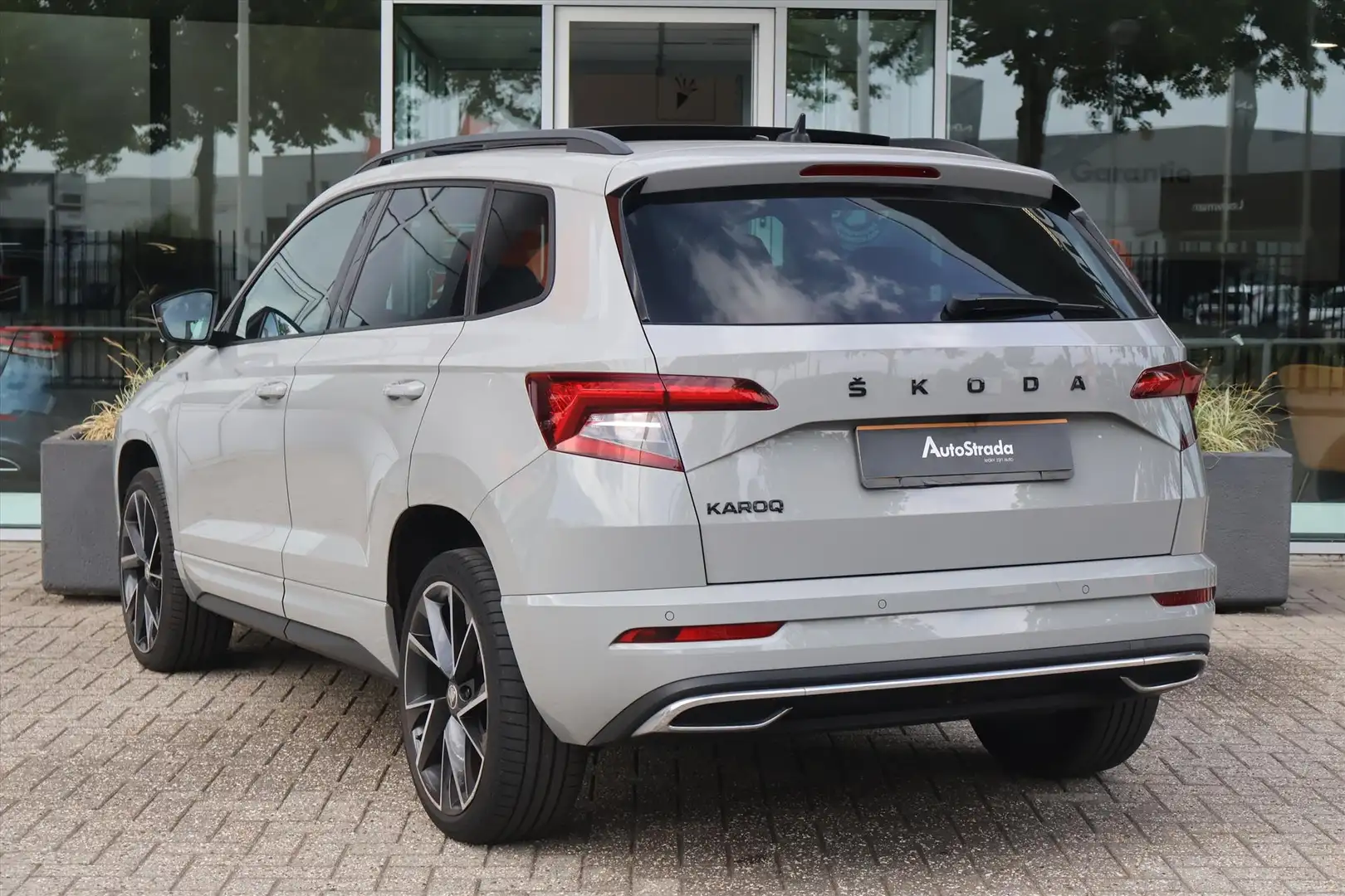 Skoda Karoq 1.5 SportLine TSI ACT 150pk | Camera | Pano | Cant Gris - 2