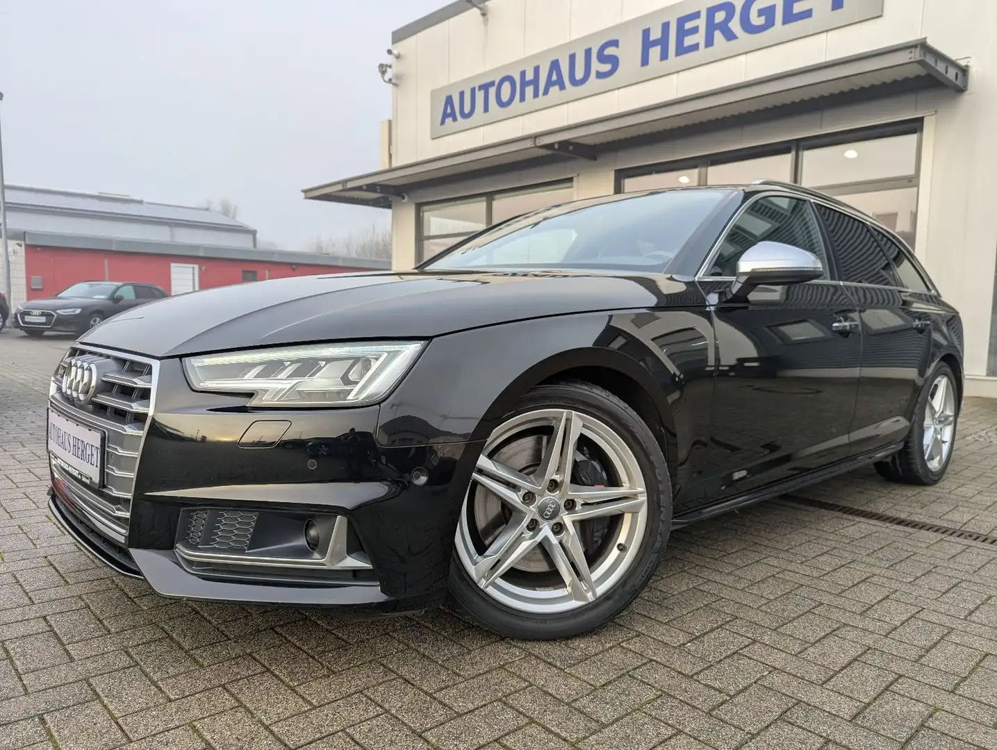 Audi S4 3.0 TFSI tiptronic quattro Avant Schwarz - 1