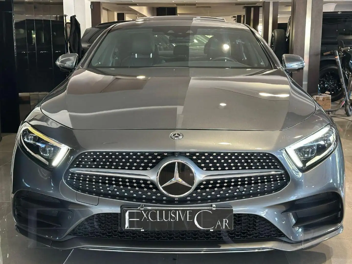 Mercedes-Benz CLS 350 d 4Matic Auto Premium Plus Grijs - 2