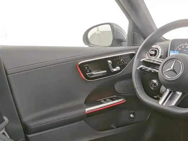 Mercedes-Benz C-Class view 8