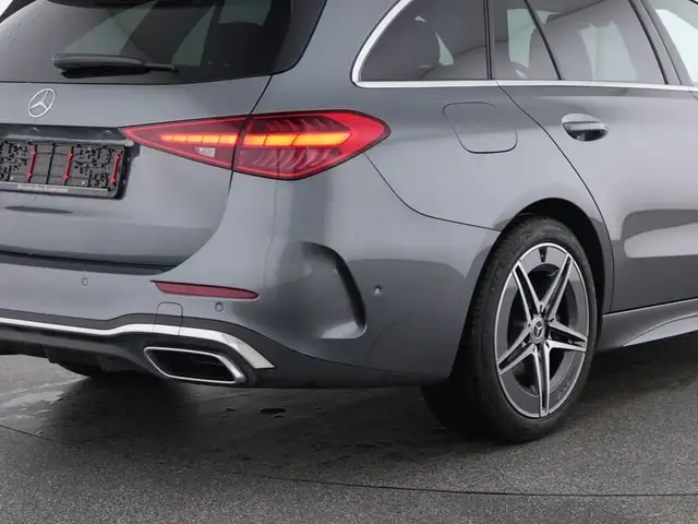 Mercedes-Benz C-Class view 9