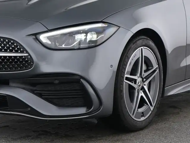 Mercedes-Benz C-Class view 3